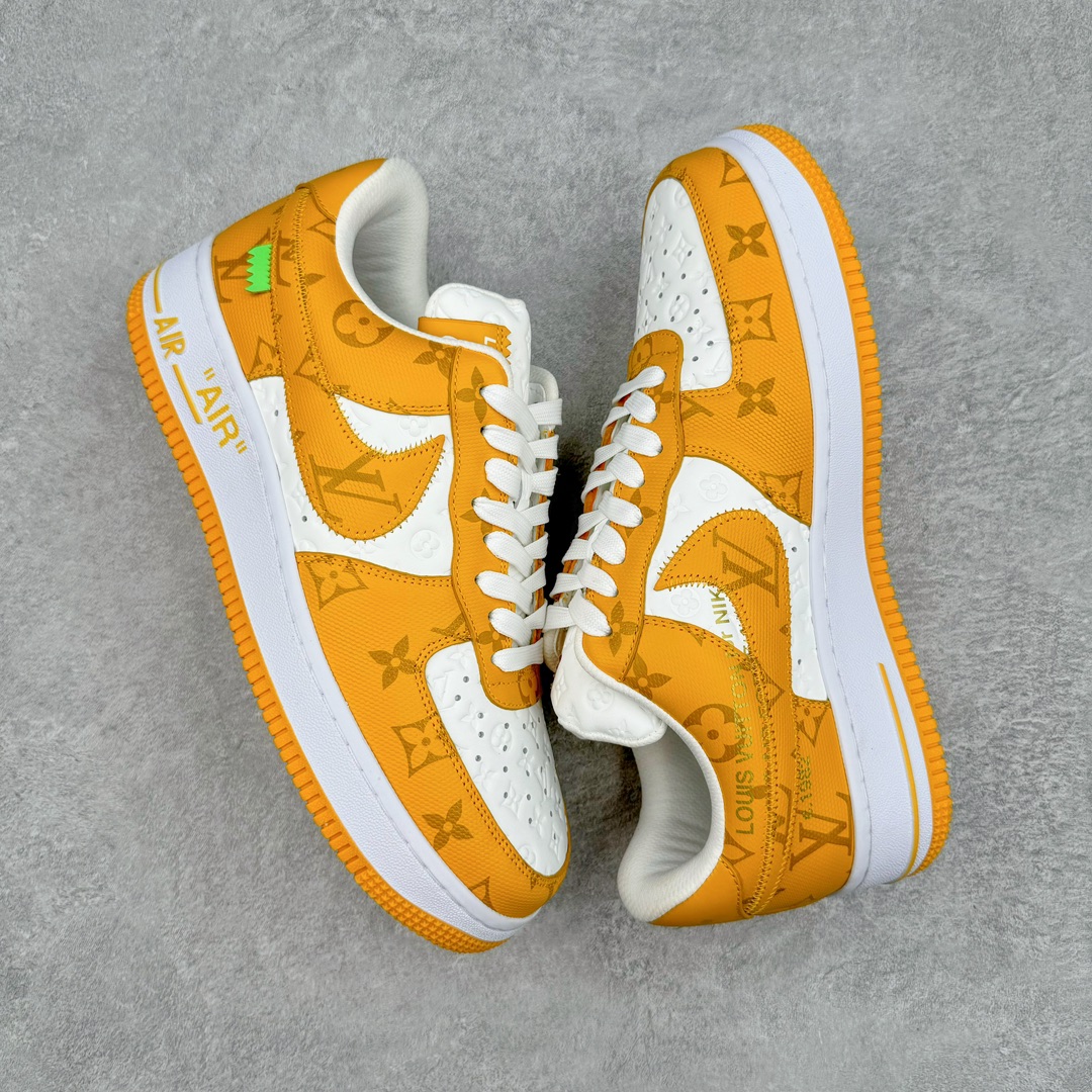 图片[3]-＃东莞纯原 市面独家顶级版本 Louis Vuitton lv x NK Air Force1 Low 空军重磅联名 至今巅峰之作 男款最新升级改良版 25个配色持续更新东莞大厂耗资原鞋开发 当时发售前基本上没货 2级市场买了两双回来开发 一双白蓝女鞋 一双全白男鞋 当时一双价格5w+ 拿到手上有点发抖 全鞋拼接工艺的完美衔接 看不出一点有拼接过的痕迹 最重要的鞋面材料 都需进口订做采用意大利Monogram 纳米牛皮 软度舒适度非常好 报废率也极高 全鞋工艺极其复杂鞋面的印花 压纹都是对于工厂新的摸索和挑战 原版大底私模开发 区别市场低价版本共用老款空军磨具大底 毕竟原版4-5万的鞋 做工材质都是进口最顶级的皮革 质地暗花烫金的拼接凸显高级和质感 鞋身非常轻便大底舒适度非常之高 完全改变了之前Force1 Low 的笨重硬度不舒适的设计 对于品牌和设计师不做多的介绍做好鞋也很想用情怀做铺垫可惜文字格不够 有喜欢关注此款很久的朋友可以考虑下顶级高端fake 一比一的细节 全身心的开发只为还原你购买后称赞还不错的潮鞋 男女鞋尺码 35 36 37 38 39 40 41 42 43 44 45 46-选品中心