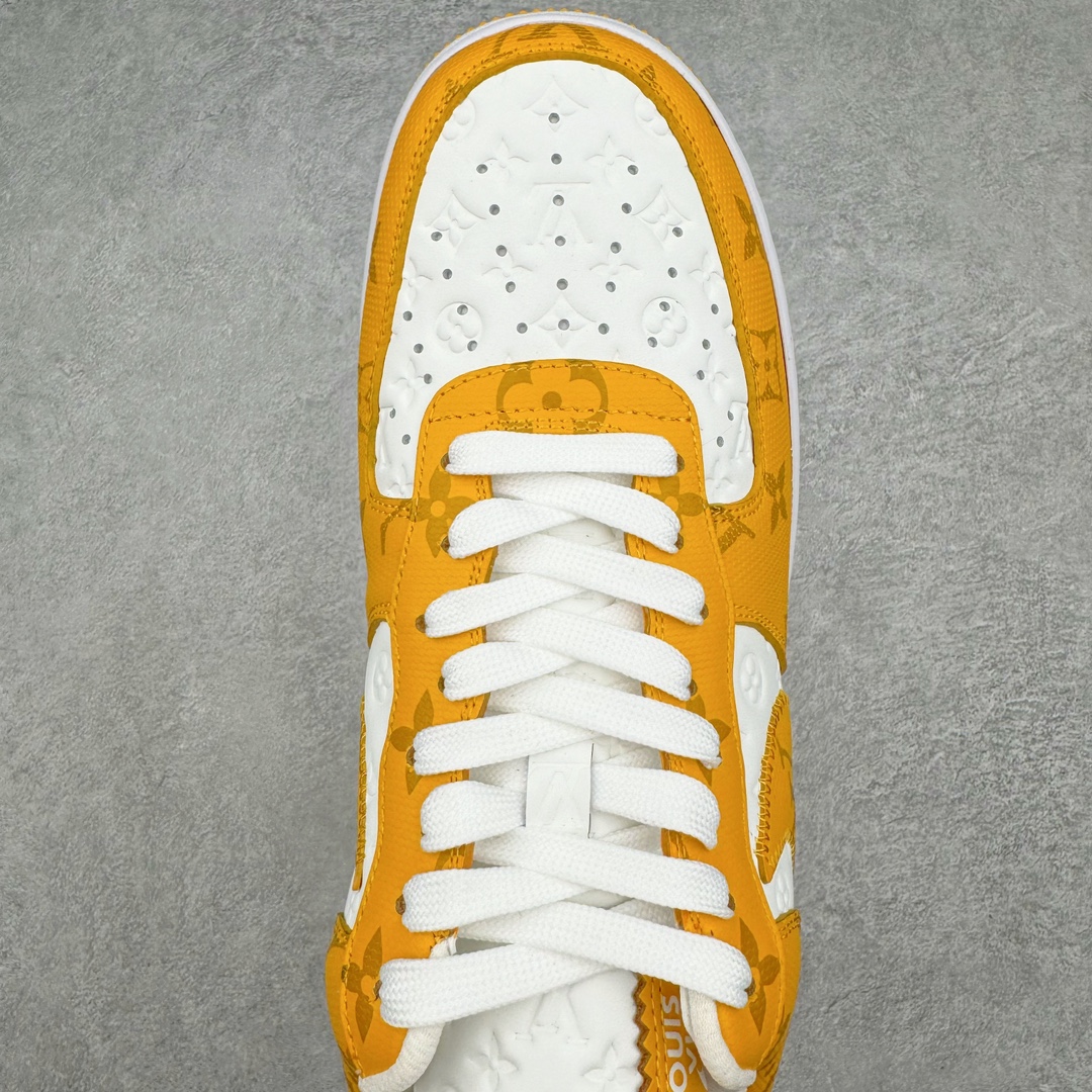 图片[4]-＃东莞纯原 市面独家顶级版本 Louis Vuitton lv x NK Air Force1 Low 空军重磅联名 至今巅峰之作 男款最新升级改良版 25个配色持续更新东莞大厂耗资原鞋开发 当时发售前基本上没货 2级市场买了两双回来开发 一双白蓝女鞋 一双全白男鞋 当时一双价格5w+ 拿到手上有点发抖 全鞋拼接工艺的完美衔接 看不出一点有拼接过的痕迹 最重要的鞋面材料 都需进口订做采用意大利Monogram 纳米牛皮 软度舒适度非常好 报废率也极高 全鞋工艺极其复杂鞋面的印花 压纹都是对于工厂新的摸索和挑战 原版大底私模开发 区别市场低价版本共用老款空军磨具大底 毕竟原版4-5万的鞋 做工材质都是进口最顶级的皮革 质地暗花烫金的拼接凸显高级和质感 鞋身非常轻便大底舒适度非常之高 完全改变了之前Force1 Low 的笨重硬度不舒适的设计 对于品牌和设计师不做多的介绍做好鞋也很想用情怀做铺垫可惜文字格不够 有喜欢关注此款很久的朋友可以考虑下顶级高端fake 一比一的细节 全身心的开发只为还原你购买后称赞还不错的潮鞋 男女鞋尺码 35 36 37 38 39 40 41 42 43 44 45 46-选品中心