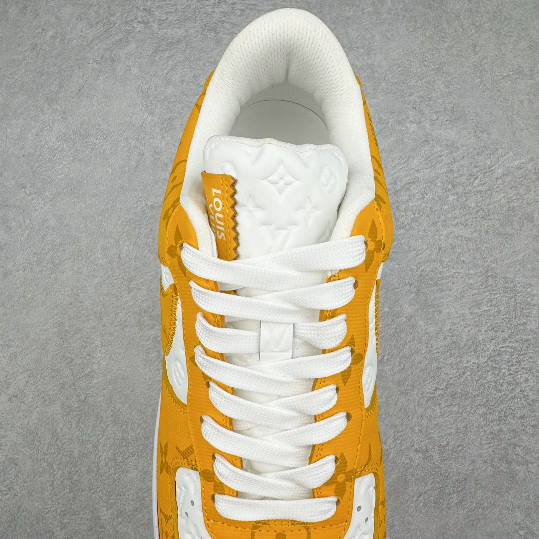 图片[5]-＃东莞纯原 市面独家顶级版本 Louis Vuitton lv x NK Air Force1 Low 空军重磅联名 至今巅峰之作 男款最新升级改良版 25个配色持续更新东莞大厂耗资原鞋开发 当时发售前基本上没货 2级市场买了两双回来开发 一双白蓝女鞋 一双全白男鞋 当时一双价格5w+ 拿到手上有点发抖 全鞋拼接工艺的完美衔接 看不出一点有拼接过的痕迹 最重要的鞋面材料 都需进口订做采用意大利Monogram 纳米牛皮 软度舒适度非常好 报废率也极高 全鞋工艺极其复杂鞋面的印花 压纹都是对于工厂新的摸索和挑战 原版大底私模开发 区别市场低价版本共用老款空军磨具大底 毕竟原版4-5万的鞋 做工材质都是进口最顶级的皮革 质地暗花烫金的拼接凸显高级和质感 鞋身非常轻便大底舒适度非常之高 完全改变了之前Force1 Low 的笨重硬度不舒适的设计 对于品牌和设计师不做多的介绍做好鞋也很想用情怀做铺垫可惜文字格不够 有喜欢关注此款很久的朋友可以考虑下顶级高端fake 一比一的细节 全身心的开发只为还原你购买后称赞还不错的潮鞋 男女鞋尺码 35 36 37 38 39 40 41 42 43 44 45 46-选品中心