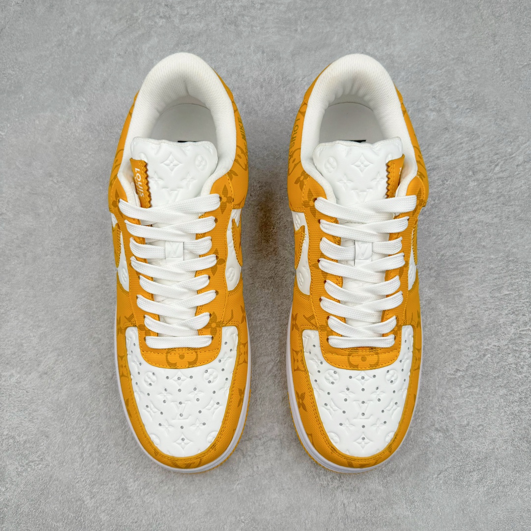 图片[2]-＃东莞纯原 市面独家顶级版本 Louis Vuitton lv x NK Air Force1 Low 空军重磅联名 至今巅峰之作 男款最新升级改良版 25个配色持续更新东莞大厂耗资原鞋开发 当时发售前基本上没货 2级市场买了两双回来开发 一双白蓝女鞋 一双全白男鞋 当时一双价格5w+ 拿到手上有点发抖 全鞋拼接工艺的完美衔接 看不出一点有拼接过的痕迹 最重要的鞋面材料 都需进口订做采用意大利Monogram 纳米牛皮 软度舒适度非常好 报废率也极高 全鞋工艺极其复杂鞋面的印花 压纹都是对于工厂新的摸索和挑战 原版大底私模开发 区别市场低价版本共用老款空军磨具大底 毕竟原版4-5万的鞋 做工材质都是进口最顶级的皮革 质地暗花烫金的拼接凸显高级和质感 鞋身非常轻便大底舒适度非常之高 完全改变了之前Force1 Low 的笨重硬度不舒适的设计 对于品牌和设计师不做多的介绍做好鞋也很想用情怀做铺垫可惜文字格不够 有喜欢关注此款很久的朋友可以考虑下顶级高端fake 一比一的细节 全身心的开发只为还原你购买后称赞还不错的潮鞋 男女鞋尺码 35 36 37 38 39 40 41 42 43 44 45 46-选品中心