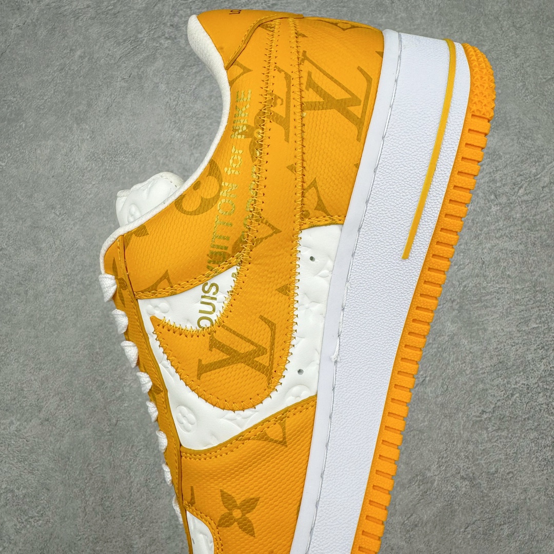 图片[7]-＃东莞纯原 市面独家顶级版本 Louis Vuitton lv x NK Air Force1 Low 空军重磅联名 至今巅峰之作 男款最新升级改良版 25个配色持续更新东莞大厂耗资原鞋开发 当时发售前基本上没货 2级市场买了两双回来开发 一双白蓝女鞋 一双全白男鞋 当时一双价格5w+ 拿到手上有点发抖 全鞋拼接工艺的完美衔接 看不出一点有拼接过的痕迹 最重要的鞋面材料 都需进口订做采用意大利Monogram 纳米牛皮 软度舒适度非常好 报废率也极高 全鞋工艺极其复杂鞋面的印花 压纹都是对于工厂新的摸索和挑战 原版大底私模开发 区别市场低价版本共用老款空军磨具大底 毕竟原版4-5万的鞋 做工材质都是进口最顶级的皮革 质地暗花烫金的拼接凸显高级和质感 鞋身非常轻便大底舒适度非常之高 完全改变了之前Force1 Low 的笨重硬度不舒适的设计 对于品牌和设计师不做多的介绍做好鞋也很想用情怀做铺垫可惜文字格不够 有喜欢关注此款很久的朋友可以考虑下顶级高端fake 一比一的细节 全身心的开发只为还原你购买后称赞还不错的潮鞋 男女鞋尺码 35 36 37 38 39 40 41 42 43 44 45 46-选品中心