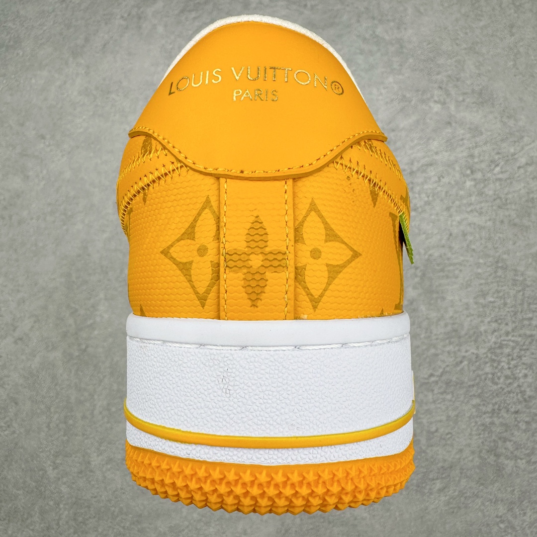 图片[8]-＃东莞纯原 市面独家顶级版本 Louis Vuitton lv x NK Air Force1 Low 空军重磅联名 至今巅峰之作 男款最新升级改良版 25个配色持续更新东莞大厂耗资原鞋开发 当时发售前基本上没货 2级市场买了两双回来开发 一双白蓝女鞋 一双全白男鞋 当时一双价格5w+ 拿到手上有点发抖 全鞋拼接工艺的完美衔接 看不出一点有拼接过的痕迹 最重要的鞋面材料 都需进口订做采用意大利Monogram 纳米牛皮 软度舒适度非常好 报废率也极高 全鞋工艺极其复杂鞋面的印花 压纹都是对于工厂新的摸索和挑战 原版大底私模开发 区别市场低价版本共用老款空军磨具大底 毕竟原版4-5万的鞋 做工材质都是进口最顶级的皮革 质地暗花烫金的拼接凸显高级和质感 鞋身非常轻便大底舒适度非常之高 完全改变了之前Force1 Low 的笨重硬度不舒适的设计 对于品牌和设计师不做多的介绍做好鞋也很想用情怀做铺垫可惜文字格不够 有喜欢关注此款很久的朋友可以考虑下顶级高端fake 一比一的细节 全身心的开发只为还原你购买后称赞还不错的潮鞋 男女鞋尺码 35 36 37 38 39 40 41 42 43 44 45 46-选品中心