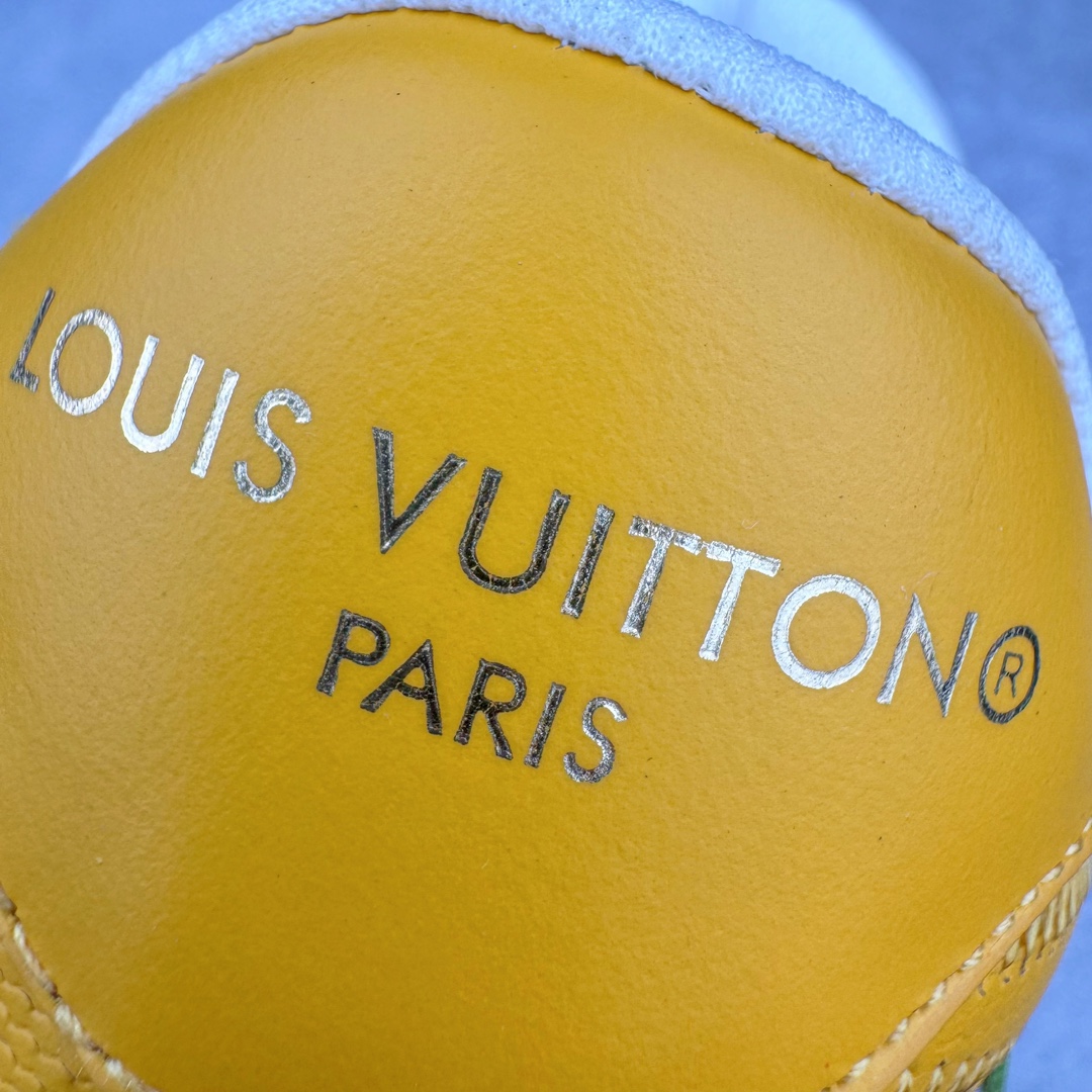 图片[11]-＃东莞纯原 市面独家顶级版本 Louis Vuitton lv x NK Air Force1 Low 空军重磅联名 至今巅峰之作 男款最新升级改良版 25个配色持续更新东莞大厂耗资原鞋开发 当时发售前基本上没货 2级市场买了两双回来开发 一双白蓝女鞋 一双全白男鞋 当时一双价格5w+ 拿到手上有点发抖 全鞋拼接工艺的完美衔接 看不出一点有拼接过的痕迹 最重要的鞋面材料 都需进口订做采用意大利Monogram 纳米牛皮 软度舒适度非常好 报废率也极高 全鞋工艺极其复杂鞋面的印花 压纹都是对于工厂新的摸索和挑战 原版大底私模开发 区别市场低价版本共用老款空军磨具大底 毕竟原版4-5万的鞋 做工材质都是进口最顶级的皮革 质地暗花烫金的拼接凸显高级和质感 鞋身非常轻便大底舒适度非常之高 完全改变了之前Force1 Low 的笨重硬度不舒适的设计 对于品牌和设计师不做多的介绍做好鞋也很想用情怀做铺垫可惜文字格不够 有喜欢关注此款很久的朋友可以考虑下顶级高端fake 一比一的细节 全身心的开发只为还原你购买后称赞还不错的潮鞋 男女鞋尺码 35 36 37 38 39 40 41 42 43 44 45 46-选品中心