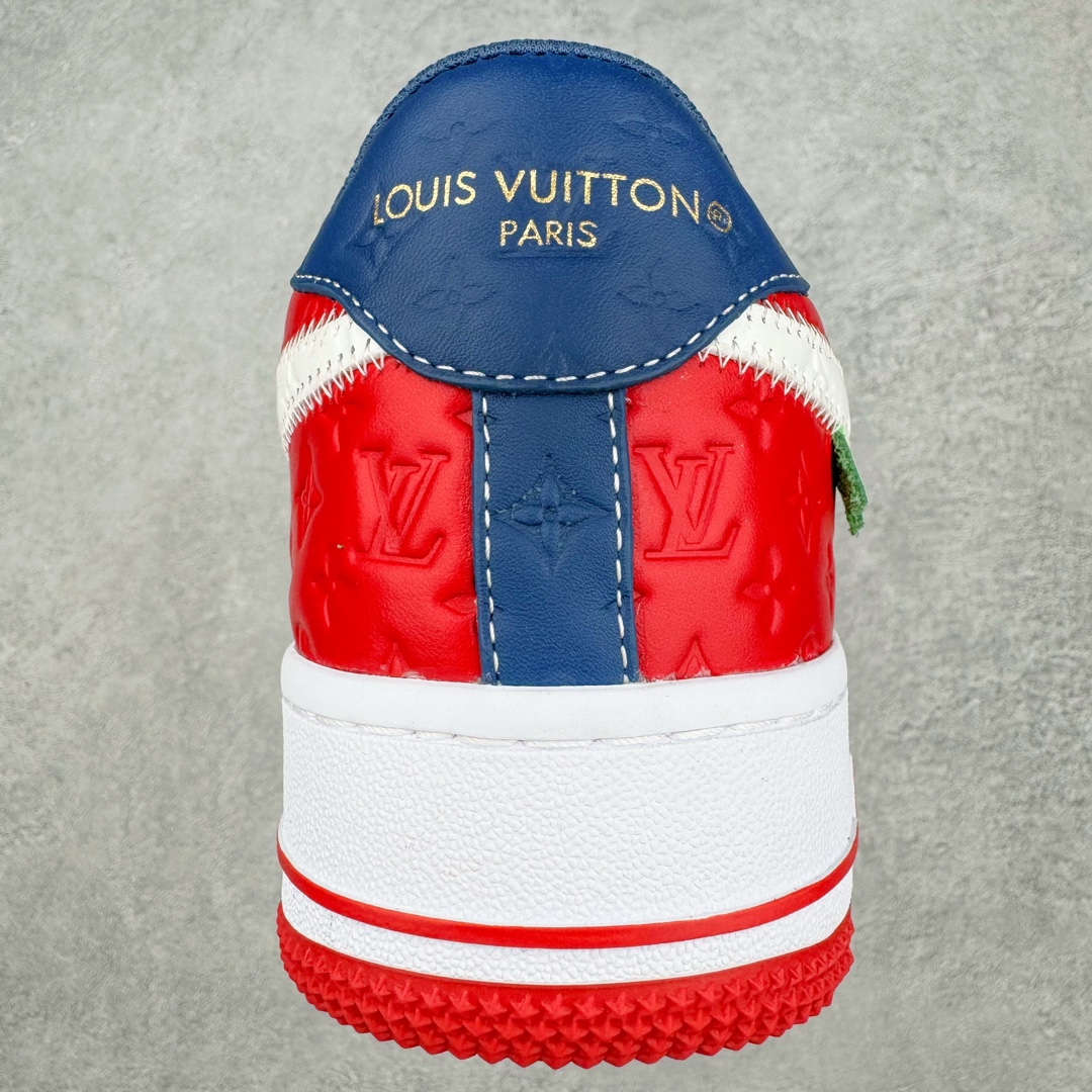 图片[8]-＃东莞纯原 市面独家顶级版本 Louis Vuitton lv x NK Air Force1 Low 空军重磅联名 至今巅峰之作 男款最新升级改良版 25个配色持续更新东莞大厂耗资原鞋开发 当时发售前基本上没货 2级市场买了两双回来开发 一双白蓝女鞋 一双全白男鞋 当时一双价格5w+ 拿到手上有点发抖 全鞋拼接工艺的完美衔接 看不出一点有拼接过的痕迹 最重要的鞋面材料 都需进口订做采用意大利Monogram 纳米牛皮 软度舒适度非常好 报废率也极高 全鞋工艺极其复杂鞋面的印花 压纹都是对于工厂新的摸索和挑战 原版大底私模开发 区别市场低价版本共用老款空军磨具大底 毕竟原版4-5万的鞋 做工材质都是进口最顶级的皮革 质地暗花烫金的拼接凸显高级和质感 鞋身非常轻便大底舒适度非常之高 完全改变了之前Force1 Low 的笨重硬度不舒适的设计 对于品牌和设计师不做多的介绍做好鞋也很想用情怀做铺垫可惜文字格不够 有喜欢关注此款很久的朋友可以考虑下顶级高端fake 一比一的细节 全身心的开发只为还原你购买后称赞还不错的潮鞋 男女鞋尺码 35 36 37 38 39 40 41 42 43 44 45 46-选品中心