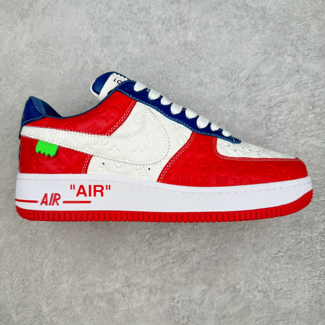 ＃东莞纯原 市面独家顶级版本 Louis Vuitton lv x NK Air Force1 Low 空军重磅联名 至今巅峰之作 男款最新升级改良版 25个配色持续更新东莞大厂耗资原鞋开发 当时发售前基本上没货 2级市场买了两双回来开发 一双白蓝女鞋 一双全白男鞋 当时一双价格5w+ 拿到手上有点发抖 全鞋拼接工艺的完美衔接 看不出一点有拼接过的痕迹 最重要的鞋面材料 都需进口订做采用意大利Monogram 纳米牛皮 软度舒适度非常好 报废率也极高 全鞋工艺极其复杂鞋面的印花 压纹都是对于工厂新的摸索和挑战 原版大底私模开发 区别市场低价版本共用老款空军磨具大底 毕竟原版4-5万的鞋 做工材质都是进口最顶级的皮革 质地暗花烫金的拼接凸显高级和质感 鞋身非常轻便大底舒适度非常之高 完全改变了之前Force1 Low 的笨重硬度不舒适的设计 对于品牌和设计师不做多的介绍做好鞋也很想用情怀做铺垫可惜文字格不够 有喜欢关注此款很久的朋友可以考虑下顶级高端fake 一比一的细节 全身心的开发只为还原你购买后称赞还不错的潮鞋 男女鞋尺码 35 36 37 38 39 40 41 42 43 44 45 46-选品中心