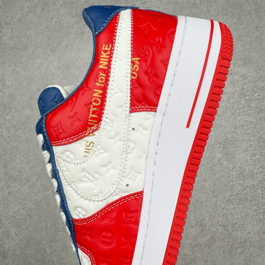 图片[7]-＃东莞纯原 市面独家顶级版本 Louis Vuitton lv x NK Air Force1 Low 空军重磅联名 至今巅峰之作 男款最新升级改良版 25个配色持续更新东莞大厂耗资原鞋开发 当时发售前基本上没货 2级市场买了两双回来开发 一双白蓝女鞋 一双全白男鞋 当时一双价格5w+ 拿到手上有点发抖 全鞋拼接工艺的完美衔接 看不出一点有拼接过的痕迹 最重要的鞋面材料 都需进口订做采用意大利Monogram 纳米牛皮 软度舒适度非常好 报废率也极高 全鞋工艺极其复杂鞋面的印花 压纹都是对于工厂新的摸索和挑战 原版大底私模开发 区别市场低价版本共用老款空军磨具大底 毕竟原版4-5万的鞋 做工材质都是进口最顶级的皮革 质地暗花烫金的拼接凸显高级和质感 鞋身非常轻便大底舒适度非常之高 完全改变了之前Force1 Low 的笨重硬度不舒适的设计 对于品牌和设计师不做多的介绍做好鞋也很想用情怀做铺垫可惜文字格不够 有喜欢关注此款很久的朋友可以考虑下顶级高端fake 一比一的细节 全身心的开发只为还原你购买后称赞还不错的潮鞋 男女鞋尺码 35 36 37 38 39 40 41 42 43 44 45 46-选品中心