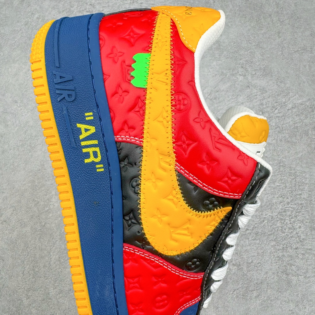 图片[6]-＃东莞纯原 市面独家顶级版本 Louis Vuitton lv x NK Air Force1 Low 空军重磅联名 至今巅峰之作 男款最新升级改良版 25个配色持续更新东莞大厂耗资原鞋开发 当时发售前基本上没货 2级市场买了两双回来开发 一双白蓝女鞋 一双全白男鞋 当时一双价格5w+ 拿到手上有点发抖 全鞋拼接工艺的完美衔接 看不出一点有拼接过的痕迹 最重要的鞋面材料 都需进口订做采用意大利Monogram 纳米牛皮 软度舒适度非常好 报废率也极高 全鞋工艺极其复杂鞋面的印花 压纹都是对于工厂新的摸索和挑战 原版大底私模开发 区别市场低价版本共用老款空军磨具大底 毕竟原版4-5万的鞋 做工材质都是进口最顶级的皮革 质地暗花烫金的拼接凸显高级和质感 鞋身非常轻便大底舒适度非常之高 完全改变了之前Force1 Low 的笨重硬度不舒适的设计 对于品牌和设计师不做多的介绍做好鞋也很想用情怀做铺垫可惜文字格不够 有喜欢关注此款很久的朋友可以考虑下顶级高端fake 一比一的细节 全身心的开发只为还原你购买后称赞还不错的潮鞋 男女鞋尺码 35 36 37 38 39 40 41 42 43 44 45 46-选品中心