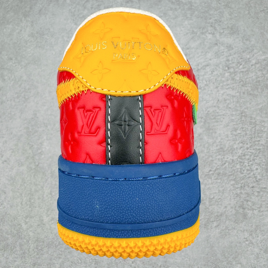 图片[8]-＃东莞纯原 市面独家顶级版本 Louis Vuitton lv x NK Air Force1 Low 空军重磅联名 至今巅峰之作 男款最新升级改良版 25个配色持续更新东莞大厂耗资原鞋开发 当时发售前基本上没货 2级市场买了两双回来开发 一双白蓝女鞋 一双全白男鞋 当时一双价格5w+ 拿到手上有点发抖 全鞋拼接工艺的完美衔接 看不出一点有拼接过的痕迹 最重要的鞋面材料 都需进口订做采用意大利Monogram 纳米牛皮 软度舒适度非常好 报废率也极高 全鞋工艺极其复杂鞋面的印花 压纹都是对于工厂新的摸索和挑战 原版大底私模开发 区别市场低价版本共用老款空军磨具大底 毕竟原版4-5万的鞋 做工材质都是进口最顶级的皮革 质地暗花烫金的拼接凸显高级和质感 鞋身非常轻便大底舒适度非常之高 完全改变了之前Force1 Low 的笨重硬度不舒适的设计 对于品牌和设计师不做多的介绍做好鞋也很想用情怀做铺垫可惜文字格不够 有喜欢关注此款很久的朋友可以考虑下顶级高端fake 一比一的细节 全身心的开发只为还原你购买后称赞还不错的潮鞋 男女鞋尺码 35 36 37 38 39 40 41 42 43 44 45 46-选品中心