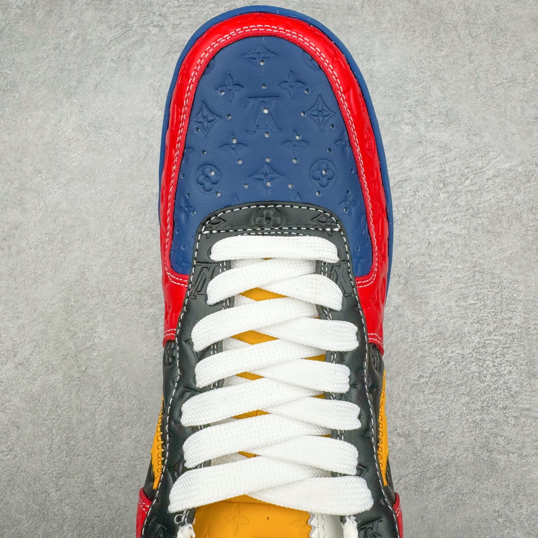 图片[4]-＃东莞纯原 市面独家顶级版本 Louis Vuitton lv x NK Air Force1 Low 空军重磅联名 至今巅峰之作 男款最新升级改良版 25个配色持续更新东莞大厂耗资原鞋开发 当时发售前基本上没货 2级市场买了两双回来开发 一双白蓝女鞋 一双全白男鞋 当时一双价格5w+ 拿到手上有点发抖 全鞋拼接工艺的完美衔接 看不出一点有拼接过的痕迹 最重要的鞋面材料 都需进口订做采用意大利Monogram 纳米牛皮 软度舒适度非常好 报废率也极高 全鞋工艺极其复杂鞋面的印花 压纹都是对于工厂新的摸索和挑战 原版大底私模开发 区别市场低价版本共用老款空军磨具大底 毕竟原版4-5万的鞋 做工材质都是进口最顶级的皮革 质地暗花烫金的拼接凸显高级和质感 鞋身非常轻便大底舒适度非常之高 完全改变了之前Force1 Low 的笨重硬度不舒适的设计 对于品牌和设计师不做多的介绍做好鞋也很想用情怀做铺垫可惜文字格不够 有喜欢关注此款很久的朋友可以考虑下顶级高端fake 一比一的细节 全身心的开发只为还原你购买后称赞还不错的潮鞋 男女鞋尺码 35 36 37 38 39 40 41 42 43 44 45 46-选品中心