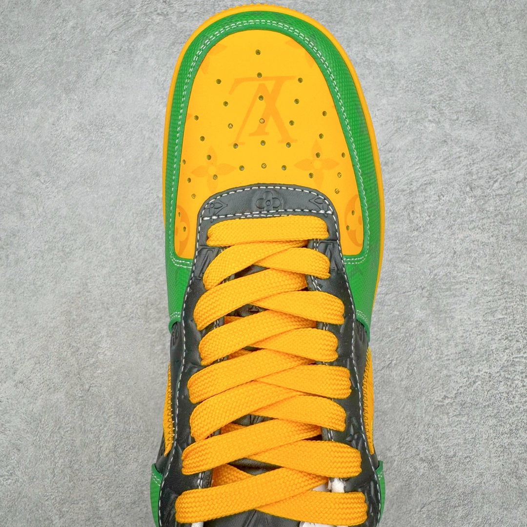 图片[4]-＃东莞纯原 市面独家顶级版本 Louis Vuitton lv x NK Air Force1 Low 空军重磅联名 至今巅峰之作 男款最新升级改良版 25个配色持续更新东莞大厂耗资原鞋开发 当时发售前基本上没货 2级市场买了两双回来开发 一双白蓝女鞋 一双全白男鞋 当时一双价格5w+ 拿到手上有点发抖 全鞋拼接工艺的完美衔接 看不出一点有拼接过的痕迹 最重要的鞋面材料 都需进口订做采用意大利Monogram 纳米牛皮 软度舒适度非常好 报废率也极高 全鞋工艺极其复杂鞋面的印花 压纹都是对于工厂新的摸索和挑战 原版大底私模开发 区别市场低价版本共用老款空军磨具大底 毕竟原版4-5万的鞋 做工材质都是进口最顶级的皮革 质地暗花烫金的拼接凸显高级和质感 鞋身非常轻便大底舒适度非常之高 完全改变了之前Force1 Low 的笨重硬度不舒适的设计 对于品牌和设计师不做多的介绍做好鞋也很想用情怀做铺垫可惜文字格不够 有喜欢关注此款很久的朋友可以考虑下顶级高端fake 一比一的细节 全身心的开发只为还原你购买后称赞还不错的潮鞋 男女鞋尺码 35 36 37 38 39 40 41 42 43 44 45 46-选品中心