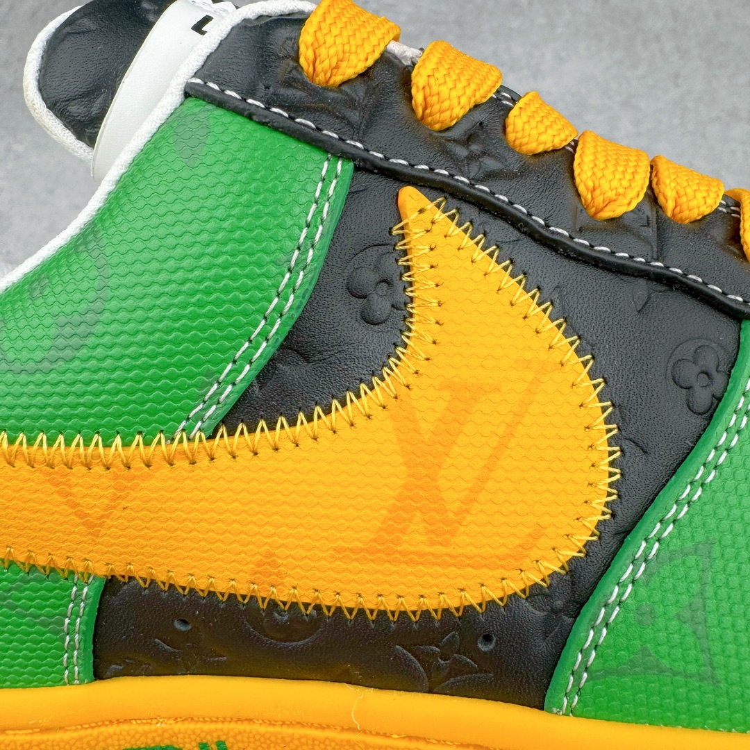 图片[19]-＃东莞纯原 市面独家顶级版本 Louis Vuitton lv x NK Air Force1 Low 空军重磅联名 至今巅峰之作 男款最新升级改良版 25个配色持续更新东莞大厂耗资原鞋开发 当时发售前基本上没货 2级市场买了两双回来开发 一双白蓝女鞋 一双全白男鞋 当时一双价格5w+ 拿到手上有点发抖 全鞋拼接工艺的完美衔接 看不出一点有拼接过的痕迹 最重要的鞋面材料 都需进口订做采用意大利Monogram 纳米牛皮 软度舒适度非常好 报废率也极高 全鞋工艺极其复杂鞋面的印花 压纹都是对于工厂新的摸索和挑战 原版大底私模开发 区别市场低价版本共用老款空军磨具大底 毕竟原版4-5万的鞋 做工材质都是进口最顶级的皮革 质地暗花烫金的拼接凸显高级和质感 鞋身非常轻便大底舒适度非常之高 完全改变了之前Force1 Low 的笨重硬度不舒适的设计 对于品牌和设计师不做多的介绍做好鞋也很想用情怀做铺垫可惜文字格不够 有喜欢关注此款很久的朋友可以考虑下顶级高端fake 一比一的细节 全身心的开发只为还原你购买后称赞还不错的潮鞋 男女鞋尺码 35 36 37 38 39 40 41 42 43 44 45 46-选品中心