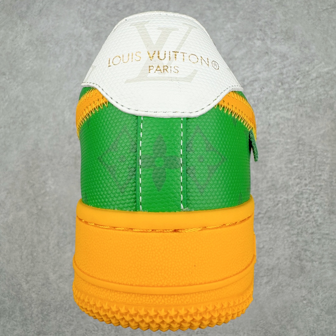 图片[8]-＃东莞纯原 市面独家顶级版本 Louis Vuitton lv x NK Air Force1 Low 空军重磅联名 至今巅峰之作 男款最新升级改良版 25个配色持续更新东莞大厂耗资原鞋开发 当时发售前基本上没货 2级市场买了两双回来开发 一双白蓝女鞋 一双全白男鞋 当时一双价格5w+ 拿到手上有点发抖 全鞋拼接工艺的完美衔接 看不出一点有拼接过的痕迹 最重要的鞋面材料 都需进口订做采用意大利Monogram 纳米牛皮 软度舒适度非常好 报废率也极高 全鞋工艺极其复杂鞋面的印花 压纹都是对于工厂新的摸索和挑战 原版大底私模开发 区别市场低价版本共用老款空军磨具大底 毕竟原版4-5万的鞋 做工材质都是进口最顶级的皮革 质地暗花烫金的拼接凸显高级和质感 鞋身非常轻便大底舒适度非常之高 完全改变了之前Force1 Low 的笨重硬度不舒适的设计 对于品牌和设计师不做多的介绍做好鞋也很想用情怀做铺垫可惜文字格不够 有喜欢关注此款很久的朋友可以考虑下顶级高端fake 一比一的细节 全身心的开发只为还原你购买后称赞还不错的潮鞋 男女鞋尺码 35 36 37 38 39 40 41 42 43 44 45 46-选品中心