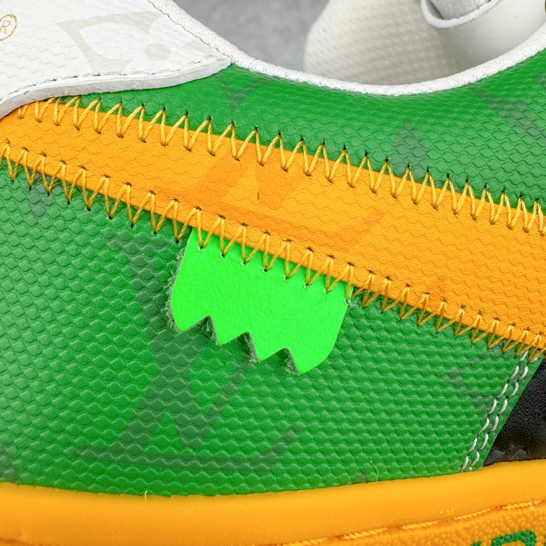 图片[18]-＃东莞纯原 市面独家顶级版本 Louis Vuitton lv x NK Air Force1 Low 空军重磅联名 至今巅峰之作 男款最新升级改良版 25个配色持续更新东莞大厂耗资原鞋开发 当时发售前基本上没货 2级市场买了两双回来开发 一双白蓝女鞋 一双全白男鞋 当时一双价格5w+ 拿到手上有点发抖 全鞋拼接工艺的完美衔接 看不出一点有拼接过的痕迹 最重要的鞋面材料 都需进口订做采用意大利Monogram 纳米牛皮 软度舒适度非常好 报废率也极高 全鞋工艺极其复杂鞋面的印花 压纹都是对于工厂新的摸索和挑战 原版大底私模开发 区别市场低价版本共用老款空军磨具大底 毕竟原版4-5万的鞋 做工材质都是进口最顶级的皮革 质地暗花烫金的拼接凸显高级和质感 鞋身非常轻便大底舒适度非常之高 完全改变了之前Force1 Low 的笨重硬度不舒适的设计 对于品牌和设计师不做多的介绍做好鞋也很想用情怀做铺垫可惜文字格不够 有喜欢关注此款很久的朋友可以考虑下顶级高端fake 一比一的细节 全身心的开发只为还原你购买后称赞还不错的潮鞋 男女鞋尺码 35 36 37 38 39 40 41 42 43 44 45 46-选品中心