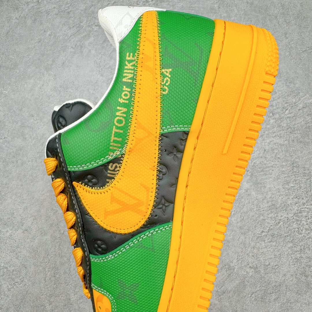 图片[7]-＃东莞纯原 市面独家顶级版本 Louis Vuitton lv x NK Air Force1 Low 空军重磅联名 至今巅峰之作 男款最新升级改良版 25个配色持续更新东莞大厂耗资原鞋开发 当时发售前基本上没货 2级市场买了两双回来开发 一双白蓝女鞋 一双全白男鞋 当时一双价格5w+ 拿到手上有点发抖 全鞋拼接工艺的完美衔接 看不出一点有拼接过的痕迹 最重要的鞋面材料 都需进口订做采用意大利Monogram 纳米牛皮 软度舒适度非常好 报废率也极高 全鞋工艺极其复杂鞋面的印花 压纹都是对于工厂新的摸索和挑战 原版大底私模开发 区别市场低价版本共用老款空军磨具大底 毕竟原版4-5万的鞋 做工材质都是进口最顶级的皮革 质地暗花烫金的拼接凸显高级和质感 鞋身非常轻便大底舒适度非常之高 完全改变了之前Force1 Low 的笨重硬度不舒适的设计 对于品牌和设计师不做多的介绍做好鞋也很想用情怀做铺垫可惜文字格不够 有喜欢关注此款很久的朋友可以考虑下顶级高端fake 一比一的细节 全身心的开发只为还原你购买后称赞还不错的潮鞋 男女鞋尺码 35 36 37 38 39 40 41 42 43 44 45 46-选品中心