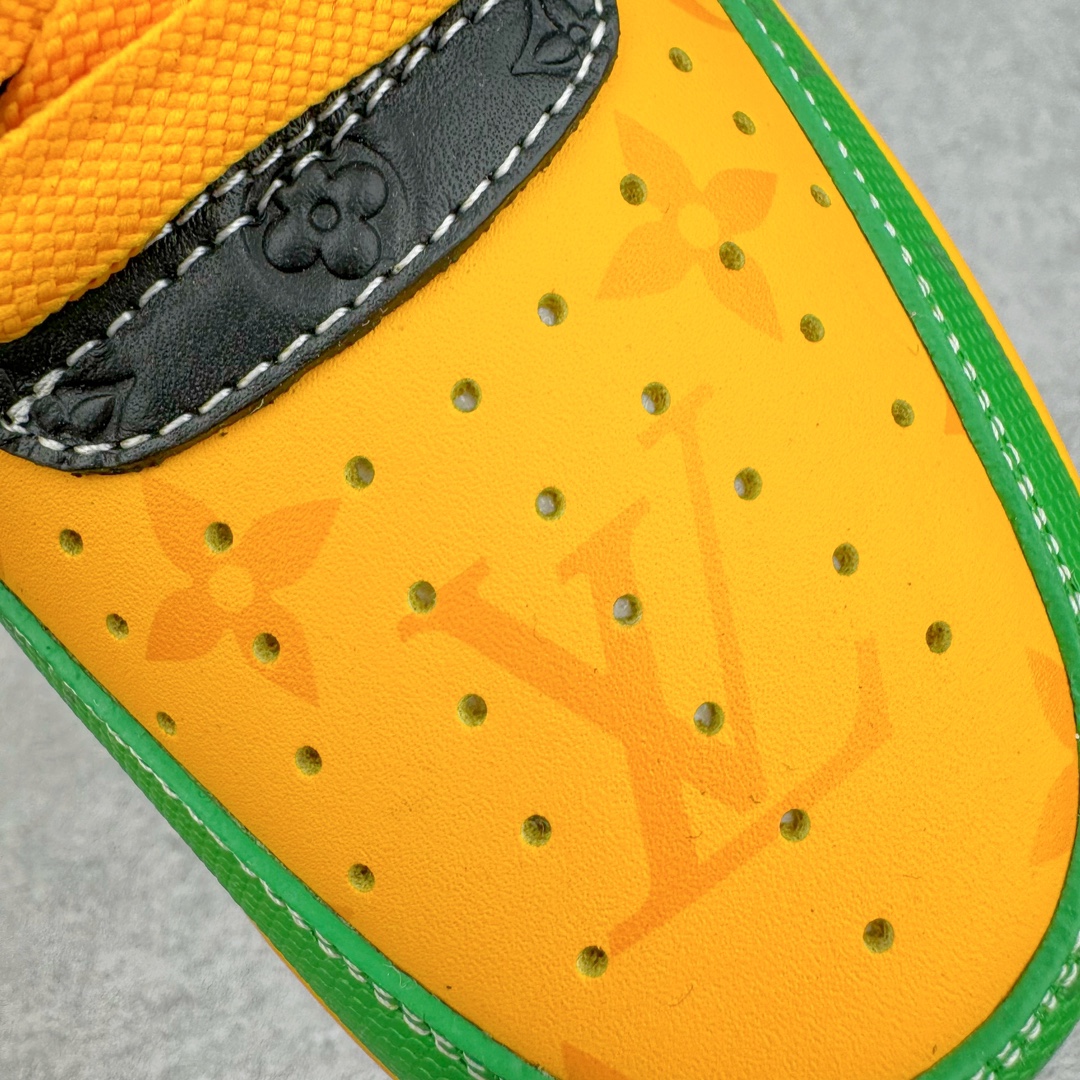 图片[16]-＃东莞纯原 市面独家顶级版本 Louis Vuitton lv x NK Air Force1 Low 空军重磅联名 至今巅峰之作 男款最新升级改良版 25个配色持续更新东莞大厂耗资原鞋开发 当时发售前基本上没货 2级市场买了两双回来开发 一双白蓝女鞋 一双全白男鞋 当时一双价格5w+ 拿到手上有点发抖 全鞋拼接工艺的完美衔接 看不出一点有拼接过的痕迹 最重要的鞋面材料 都需进口订做采用意大利Monogram 纳米牛皮 软度舒适度非常好 报废率也极高 全鞋工艺极其复杂鞋面的印花 压纹都是对于工厂新的摸索和挑战 原版大底私模开发 区别市场低价版本共用老款空军磨具大底 毕竟原版4-5万的鞋 做工材质都是进口最顶级的皮革 质地暗花烫金的拼接凸显高级和质感 鞋身非常轻便大底舒适度非常之高 完全改变了之前Force1 Low 的笨重硬度不舒适的设计 对于品牌和设计师不做多的介绍做好鞋也很想用情怀做铺垫可惜文字格不够 有喜欢关注此款很久的朋友可以考虑下顶级高端fake 一比一的细节 全身心的开发只为还原你购买后称赞还不错的潮鞋 男女鞋尺码 35 36 37 38 39 40 41 42 43 44 45 46-选品中心