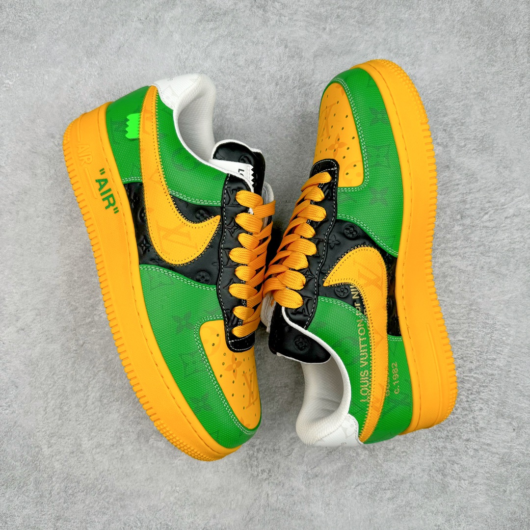 图片[3]-＃东莞纯原 市面独家顶级版本 Louis Vuitton lv x NK Air Force1 Low 空军重磅联名 至今巅峰之作 男款最新升级改良版 25个配色持续更新东莞大厂耗资原鞋开发 当时发售前基本上没货 2级市场买了两双回来开发 一双白蓝女鞋 一双全白男鞋 当时一双价格5w+ 拿到手上有点发抖 全鞋拼接工艺的完美衔接 看不出一点有拼接过的痕迹 最重要的鞋面材料 都需进口订做采用意大利Monogram 纳米牛皮 软度舒适度非常好 报废率也极高 全鞋工艺极其复杂鞋面的印花 压纹都是对于工厂新的摸索和挑战 原版大底私模开发 区别市场低价版本共用老款空军磨具大底 毕竟原版4-5万的鞋 做工材质都是进口最顶级的皮革 质地暗花烫金的拼接凸显高级和质感 鞋身非常轻便大底舒适度非常之高 完全改变了之前Force1 Low 的笨重硬度不舒适的设计 对于品牌和设计师不做多的介绍做好鞋也很想用情怀做铺垫可惜文字格不够 有喜欢关注此款很久的朋友可以考虑下顶级高端fake 一比一的细节 全身心的开发只为还原你购买后称赞还不错的潮鞋 男女鞋尺码 35 36 37 38 39 40 41 42 43 44 45 46-选品中心