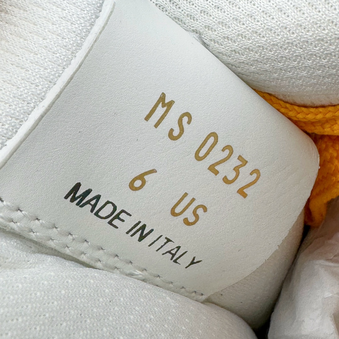 图片[13]-＃东莞纯原 市面独家顶级版本 Louis Vuitton lv x NK Air Force1 Low 空军重磅联名 至今巅峰之作 男款最新升级改良版 25个配色持续更新东莞大厂耗资原鞋开发 当时发售前基本上没货 2级市场买了两双回来开发 一双白蓝女鞋 一双全白男鞋 当时一双价格5w+ 拿到手上有点发抖 全鞋拼接工艺的完美衔接 看不出一点有拼接过的痕迹 最重要的鞋面材料 都需进口订做采用意大利Monogram 纳米牛皮 软度舒适度非常好 报废率也极高 全鞋工艺极其复杂鞋面的印花 压纹都是对于工厂新的摸索和挑战 原版大底私模开发 区别市场低价版本共用老款空军磨具大底 毕竟原版4-5万的鞋 做工材质都是进口最顶级的皮革 质地暗花烫金的拼接凸显高级和质感 鞋身非常轻便大底舒适度非常之高 完全改变了之前Force1 Low 的笨重硬度不舒适的设计 对于品牌和设计师不做多的介绍做好鞋也很想用情怀做铺垫可惜文字格不够 有喜欢关注此款很久的朋友可以考虑下顶级高端fake 一比一的细节 全身心的开发只为还原你购买后称赞还不错的潮鞋 男女鞋尺码 35 36 37 38 39 40 41 42 43 44 45 46-选品中心