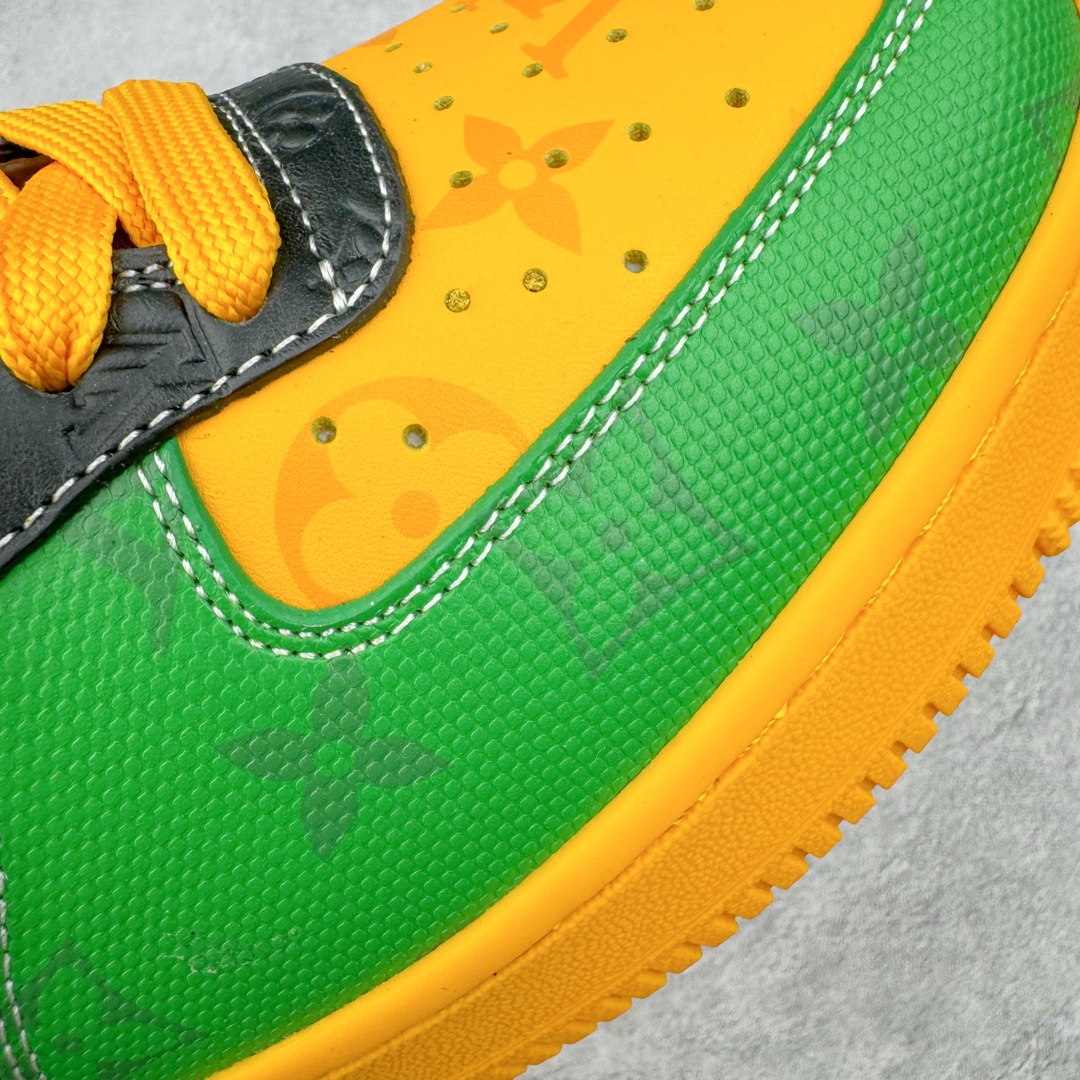 图片[15]-＃东莞纯原 市面独家顶级版本 Louis Vuitton lv x NK Air Force1 Low 空军重磅联名 至今巅峰之作 男款最新升级改良版 25个配色持续更新东莞大厂耗资原鞋开发 当时发售前基本上没货 2级市场买了两双回来开发 一双白蓝女鞋 一双全白男鞋 当时一双价格5w+ 拿到手上有点发抖 全鞋拼接工艺的完美衔接 看不出一点有拼接过的痕迹 最重要的鞋面材料 都需进口订做采用意大利Monogram 纳米牛皮 软度舒适度非常好 报废率也极高 全鞋工艺极其复杂鞋面的印花 压纹都是对于工厂新的摸索和挑战 原版大底私模开发 区别市场低价版本共用老款空军磨具大底 毕竟原版4-5万的鞋 做工材质都是进口最顶级的皮革 质地暗花烫金的拼接凸显高级和质感 鞋身非常轻便大底舒适度非常之高 完全改变了之前Force1 Low 的笨重硬度不舒适的设计 对于品牌和设计师不做多的介绍做好鞋也很想用情怀做铺垫可惜文字格不够 有喜欢关注此款很久的朋友可以考虑下顶级高端fake 一比一的细节 全身心的开发只为还原你购买后称赞还不错的潮鞋 男女鞋尺码 35 36 37 38 39 40 41 42 43 44 45 46-选品中心