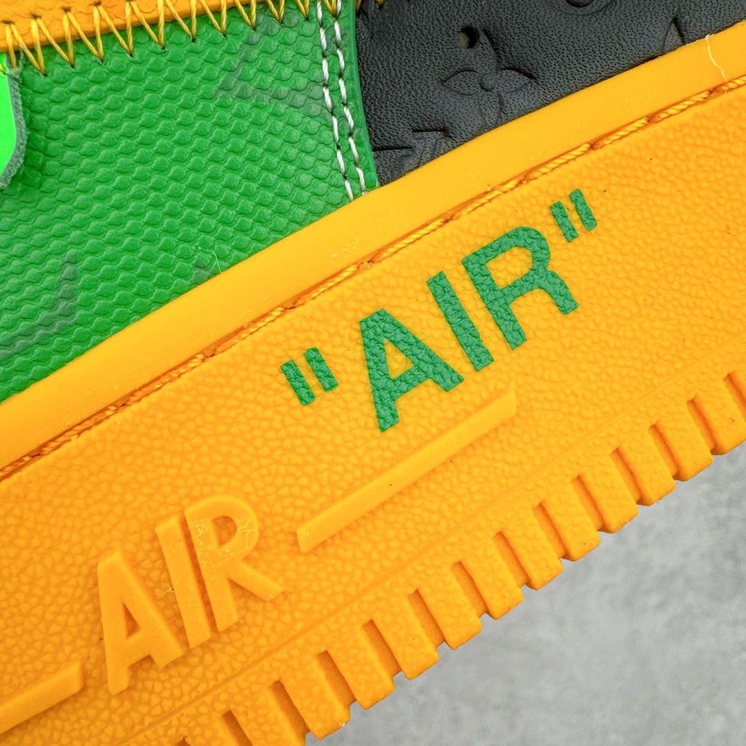图片[20]-＃东莞纯原 市面独家顶级版本 Louis Vuitton lv x NK Air Force1 Low 空军重磅联名 至今巅峰之作 男款最新升级改良版 25个配色持续更新东莞大厂耗资原鞋开发 当时发售前基本上没货 2级市场买了两双回来开发 一双白蓝女鞋 一双全白男鞋 当时一双价格5w+ 拿到手上有点发抖 全鞋拼接工艺的完美衔接 看不出一点有拼接过的痕迹 最重要的鞋面材料 都需进口订做采用意大利Monogram 纳米牛皮 软度舒适度非常好 报废率也极高 全鞋工艺极其复杂鞋面的印花 压纹都是对于工厂新的摸索和挑战 原版大底私模开发 区别市场低价版本共用老款空军磨具大底 毕竟原版4-5万的鞋 做工材质都是进口最顶级的皮革 质地暗花烫金的拼接凸显高级和质感 鞋身非常轻便大底舒适度非常之高 完全改变了之前Force1 Low 的笨重硬度不舒适的设计 对于品牌和设计师不做多的介绍做好鞋也很想用情怀做铺垫可惜文字格不够 有喜欢关注此款很久的朋友可以考虑下顶级高端fake 一比一的细节 全身心的开发只为还原你购买后称赞还不错的潮鞋 男女鞋尺码 35 36 37 38 39 40 41 42 43 44 45 46-选品中心