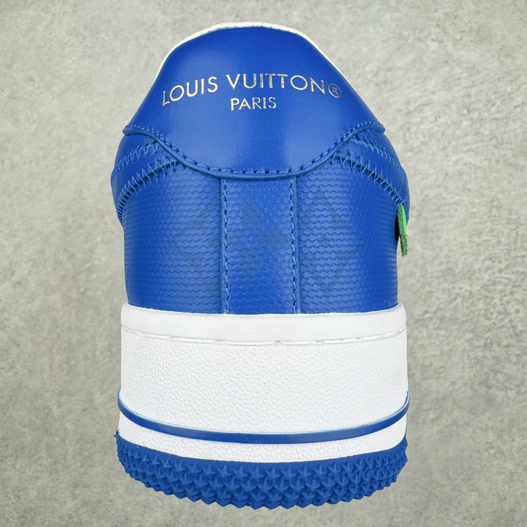 图片[8]-＃东莞纯原 市面独家顶级版本 Louis Vuitton lv x NK Air Force1 Low 空军重磅联名 至今巅峰之作 男款最新升级改良版 25个配色持续更新东莞大厂耗资原鞋开发 当时发售前基本上没货 2级市场买了两双回来开发 一双白蓝女鞋 一双全白男鞋 当时一双价格5w+ 拿到手上有点发抖 全鞋拼接工艺的完美衔接 看不出一点有拼接过的痕迹 最重要的鞋面材料 都需进口订做采用意大利Monogram 纳米牛皮 软度舒适度非常好 报废率也极高 全鞋工艺极其复杂鞋面的印花 压纹都是对于工厂新的摸索和挑战 原版大底私模开发 区别市场低价版本共用老款空军磨具大底 毕竟原版4-5万的鞋 做工材质都是进口最顶级的皮革 质地暗花烫金的拼接凸显高级和质感 鞋身非常轻便大底舒适度非常之高 完全改变了之前Force1 Low 的笨重硬度不舒适的设计 对于品牌和设计师不做多的介绍做好鞋也很想用情怀做铺垫可惜文字格不够 有喜欢关注此款很久的朋友可以考虑下顶级高端fake 一比一的细节 全身心的开发只为还原你购买后称赞还不错的潮鞋 男女鞋尺码 35 36 37 38 39 40 41 42 43 44 45 46-选品中心