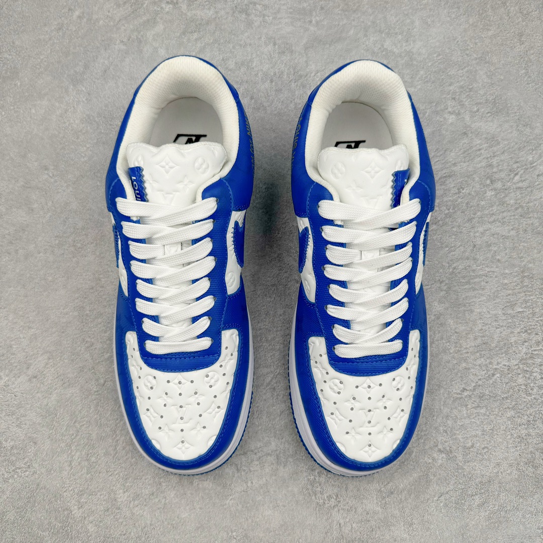 图片[2]-＃东莞纯原 市面独家顶级版本 Louis Vuitton lv x NK Air Force1 Low 空军重磅联名 至今巅峰之作 男款最新升级改良版 25个配色持续更新东莞大厂耗资原鞋开发 当时发售前基本上没货 2级市场买了两双回来开发 一双白蓝女鞋 一双全白男鞋 当时一双价格5w+ 拿到手上有点发抖 全鞋拼接工艺的完美衔接 看不出一点有拼接过的痕迹 最重要的鞋面材料 都需进口订做采用意大利Monogram 纳米牛皮 软度舒适度非常好 报废率也极高 全鞋工艺极其复杂鞋面的印花 压纹都是对于工厂新的摸索和挑战 原版大底私模开发 区别市场低价版本共用老款空军磨具大底 毕竟原版4-5万的鞋 做工材质都是进口最顶级的皮革 质地暗花烫金的拼接凸显高级和质感 鞋身非常轻便大底舒适度非常之高 完全改变了之前Force1 Low 的笨重硬度不舒适的设计 对于品牌和设计师不做多的介绍做好鞋也很想用情怀做铺垫可惜文字格不够 有喜欢关注此款很久的朋友可以考虑下顶级高端fake 一比一的细节 全身心的开发只为还原你购买后称赞还不错的潮鞋 男女鞋尺码 35 36 37 38 39 40 41 42 43 44 45 46-选品中心