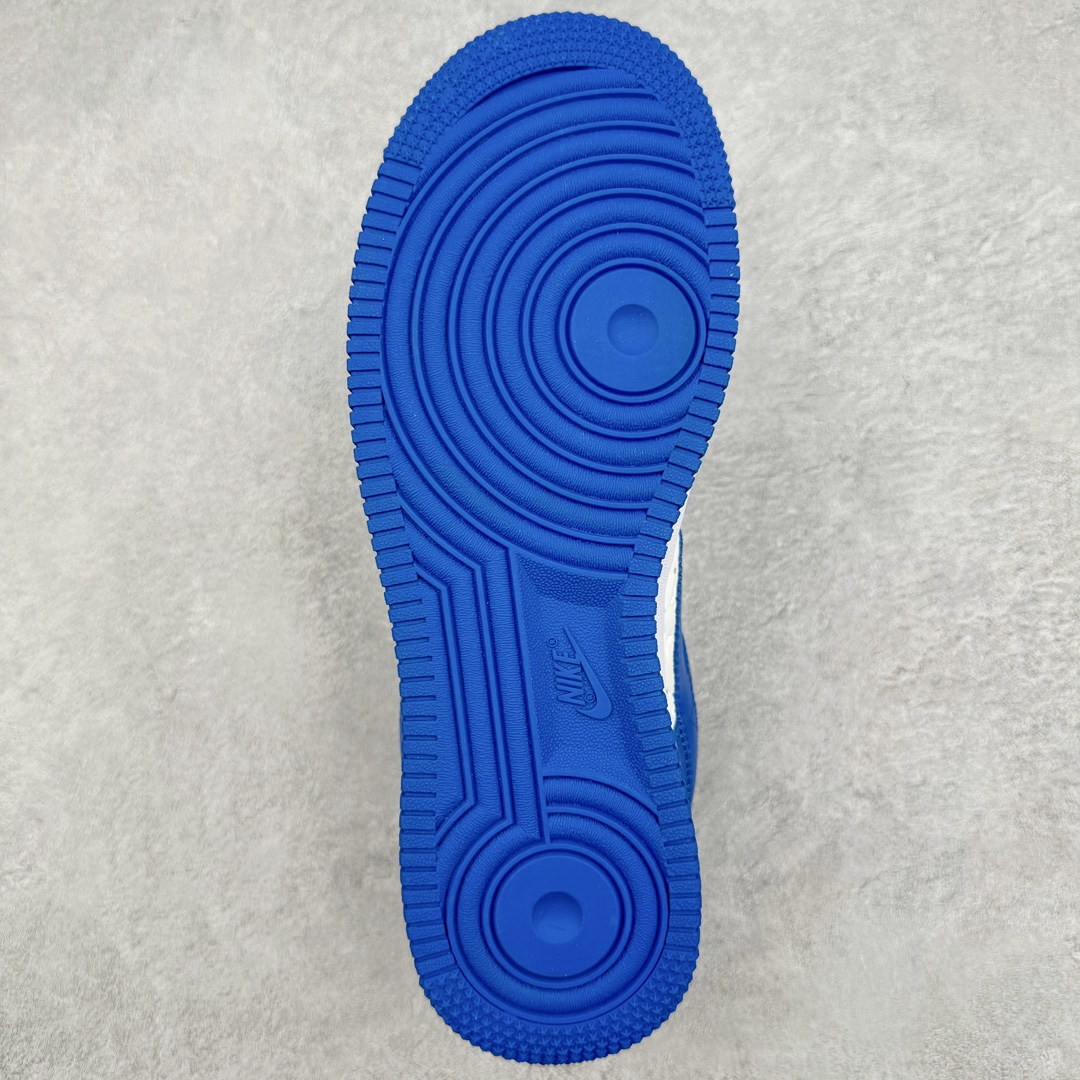 图片[9]-＃东莞纯原 市面独家顶级版本 Louis Vuitton lv x NK Air Force1 Low 空军重磅联名 至今巅峰之作 男款最新升级改良版 25个配色持续更新东莞大厂耗资原鞋开发 当时发售前基本上没货 2级市场买了两双回来开发 一双白蓝女鞋 一双全白男鞋 当时一双价格5w+ 拿到手上有点发抖 全鞋拼接工艺的完美衔接 看不出一点有拼接过的痕迹 最重要的鞋面材料 都需进口订做采用意大利Monogram 纳米牛皮 软度舒适度非常好 报废率也极高 全鞋工艺极其复杂鞋面的印花 压纹都是对于工厂新的摸索和挑战 原版大底私模开发 区别市场低价版本共用老款空军磨具大底 毕竟原版4-5万的鞋 做工材质都是进口最顶级的皮革 质地暗花烫金的拼接凸显高级和质感 鞋身非常轻便大底舒适度非常之高 完全改变了之前Force1 Low 的笨重硬度不舒适的设计 对于品牌和设计师不做多的介绍做好鞋也很想用情怀做铺垫可惜文字格不够 有喜欢关注此款很久的朋友可以考虑下顶级高端fake 一比一的细节 全身心的开发只为还原你购买后称赞还不错的潮鞋 男女鞋尺码 35 36 37 38 39 40 41 42 43 44 45 46-选品中心