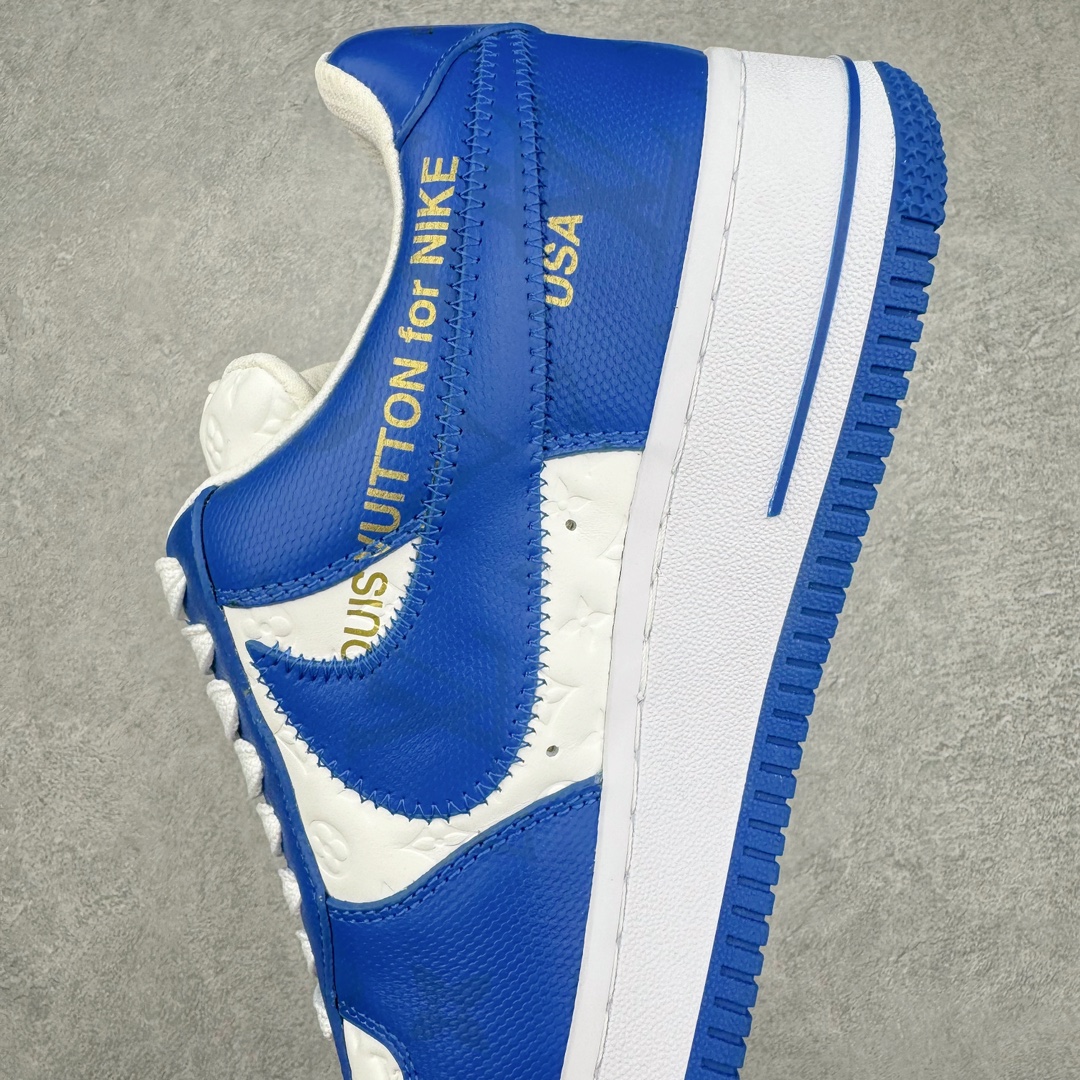 图片[7]-＃东莞纯原 市面独家顶级版本 Louis Vuitton lv x NK Air Force1 Low 空军重磅联名 至今巅峰之作 男款最新升级改良版 25个配色持续更新东莞大厂耗资原鞋开发 当时发售前基本上没货 2级市场买了两双回来开发 一双白蓝女鞋 一双全白男鞋 当时一双价格5w+ 拿到手上有点发抖 全鞋拼接工艺的完美衔接 看不出一点有拼接过的痕迹 最重要的鞋面材料 都需进口订做采用意大利Monogram 纳米牛皮 软度舒适度非常好 报废率也极高 全鞋工艺极其复杂鞋面的印花 压纹都是对于工厂新的摸索和挑战 原版大底私模开发 区别市场低价版本共用老款空军磨具大底 毕竟原版4-5万的鞋 做工材质都是进口最顶级的皮革 质地暗花烫金的拼接凸显高级和质感 鞋身非常轻便大底舒适度非常之高 完全改变了之前Force1 Low 的笨重硬度不舒适的设计 对于品牌和设计师不做多的介绍做好鞋也很想用情怀做铺垫可惜文字格不够 有喜欢关注此款很久的朋友可以考虑下顶级高端fake 一比一的细节 全身心的开发只为还原你购买后称赞还不错的潮鞋 男女鞋尺码 35 36 37 38 39 40 41 42 43 44 45 46-选品中心