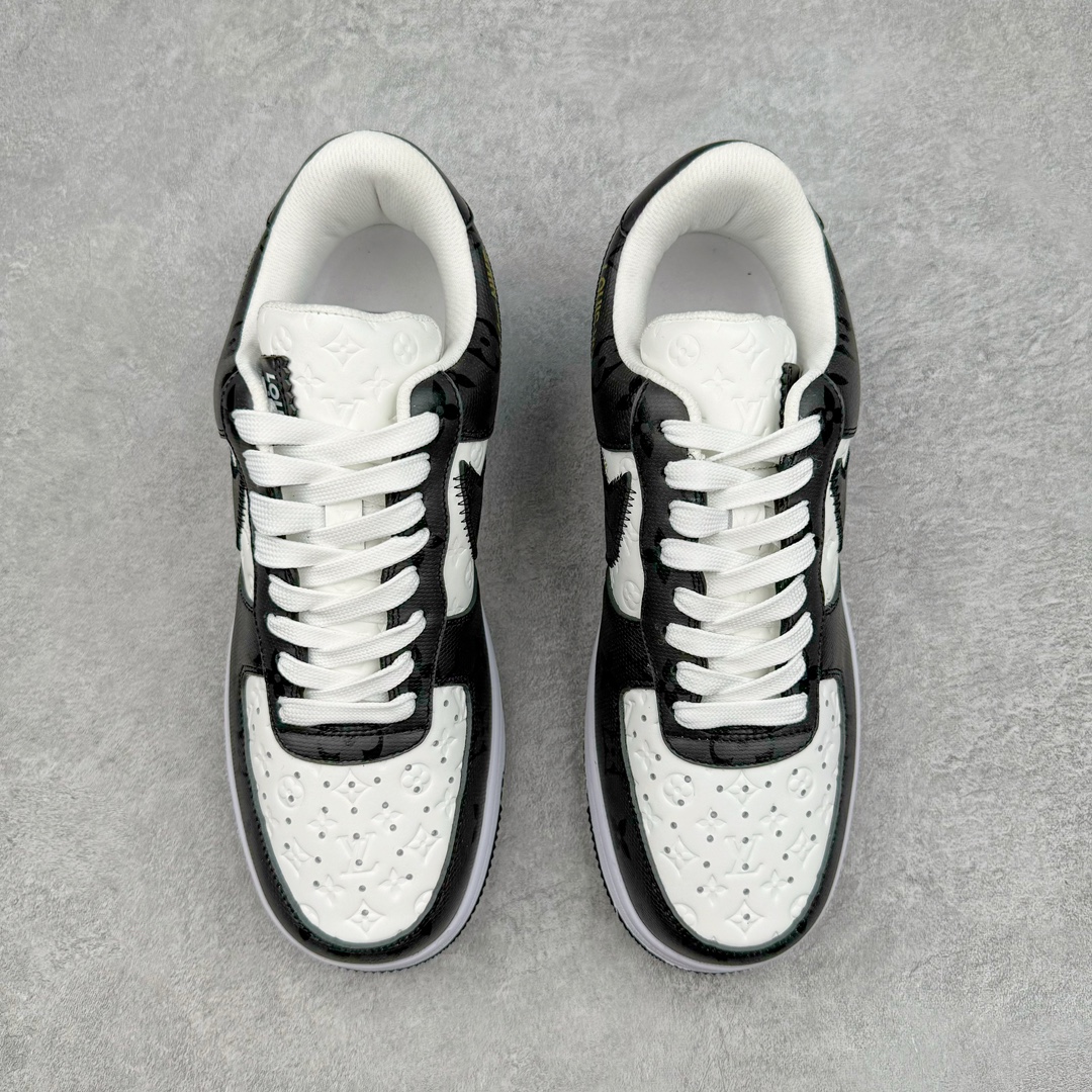 图片[2]-＃东莞纯原 市面独家顶级版本 Louis Vuitton lv x NK Air Force1 Low 空军重磅联名 至今巅峰之作 男款最新升级改良版 25个配色持续更新东莞大厂耗资原鞋开发 当时发售前基本上没货 2级市场买了两双回来开发 一双白蓝女鞋 一双全白男鞋 当时一双价格5w+ 拿到手上有点发抖 全鞋拼接工艺的完美衔接 看不出一点有拼接过的痕迹 最重要的鞋面材料 都需进口订做采用意大利Monogram 纳米牛皮 软度舒适度非常好 报废率也极高 全鞋工艺极其复杂鞋面的印花 压纹都是对于工厂新的摸索和挑战 原版大底私模开发 区别市场低价版本共用老款空军磨具大底 毕竟原版4-5万的鞋 做工材质都是进口最顶级的皮革 质地暗花烫金的拼接凸显高级和质感 鞋身非常轻便大底舒适度非常之高 完全改变了之前Force1 Low 的笨重硬度不舒适的设计 对于品牌和设计师不做多的介绍做好鞋也很想用情怀做铺垫可惜文字格不够 有喜欢关注此款很久的朋友可以考虑下顶级高端fake 一比一的细节 全身心的开发只为还原你购买后称赞还不错的潮鞋 男女鞋尺码 35 36 37 38 39 40 41 42 43 44 45 46-选品中心