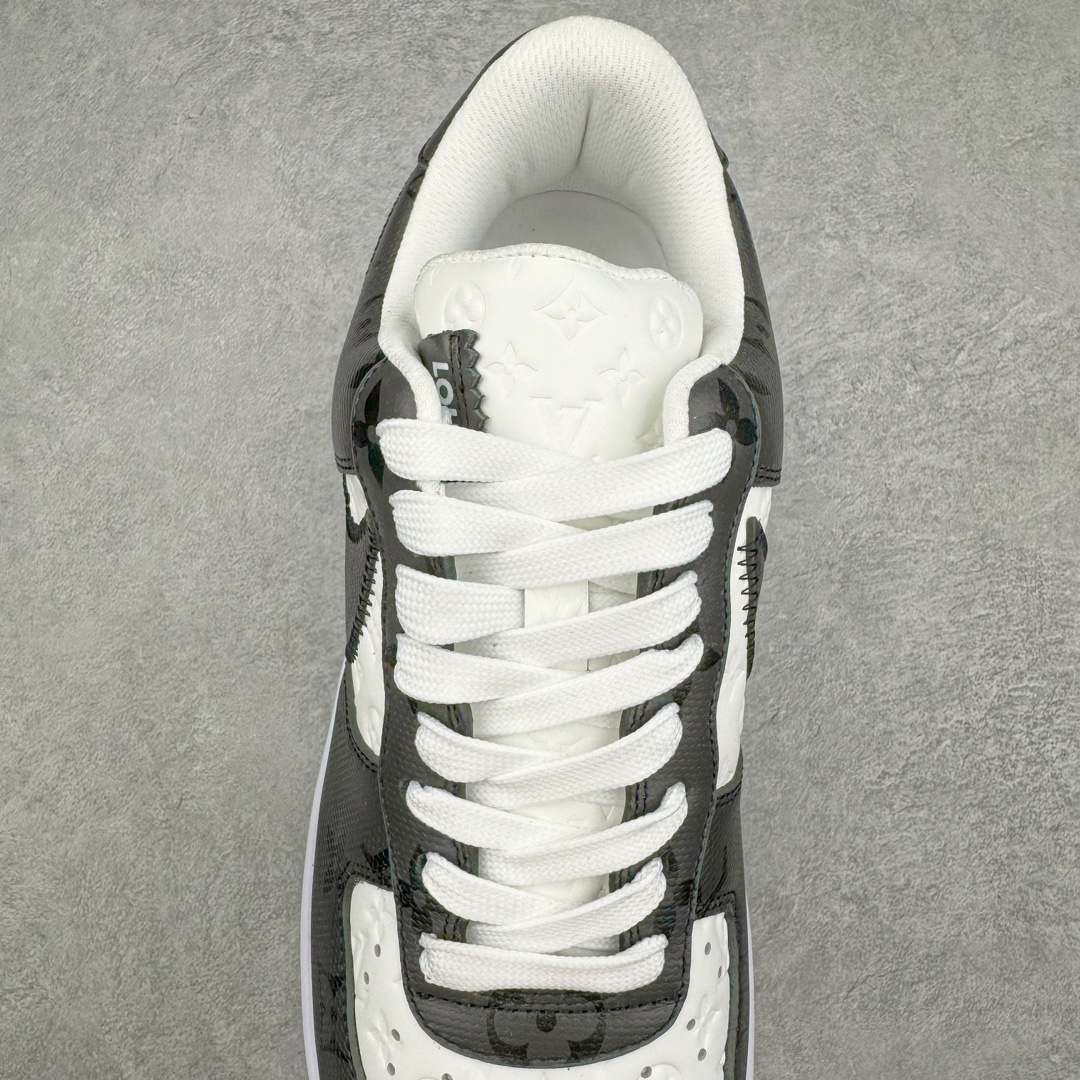 图片[5]-＃东莞纯原 市面独家顶级版本 Louis Vuitton lv x NK Air Force1 Low 空军重磅联名 至今巅峰之作 男款最新升级改良版 25个配色持续更新东莞大厂耗资原鞋开发 当时发售前基本上没货 2级市场买了两双回来开发 一双白蓝女鞋 一双全白男鞋 当时一双价格5w+ 拿到手上有点发抖 全鞋拼接工艺的完美衔接 看不出一点有拼接过的痕迹 最重要的鞋面材料 都需进口订做采用意大利Monogram 纳米牛皮 软度舒适度非常好 报废率也极高 全鞋工艺极其复杂鞋面的印花 压纹都是对于工厂新的摸索和挑战 原版大底私模开发 区别市场低价版本共用老款空军磨具大底 毕竟原版4-5万的鞋 做工材质都是进口最顶级的皮革 质地暗花烫金的拼接凸显高级和质感 鞋身非常轻便大底舒适度非常之高 完全改变了之前Force1 Low 的笨重硬度不舒适的设计 对于品牌和设计师不做多的介绍做好鞋也很想用情怀做铺垫可惜文字格不够 有喜欢关注此款很久的朋友可以考虑下顶级高端fake 一比一的细节 全身心的开发只为还原你购买后称赞还不错的潮鞋 男女鞋尺码 35 36 37 38 39 40 41 42 43 44 45 46-选品中心