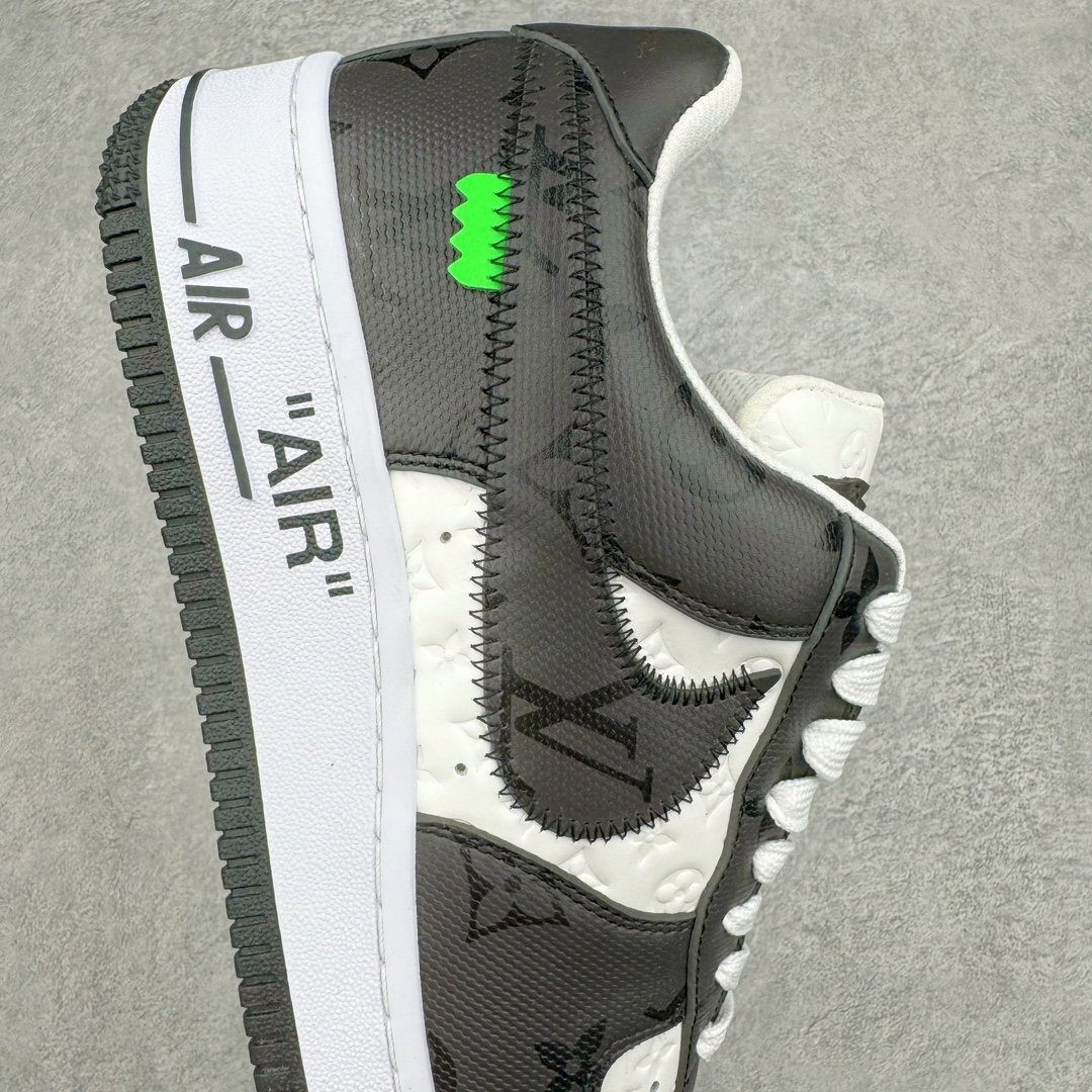 图片[6]-＃东莞纯原 市面独家顶级版本 Louis Vuitton lv x NK Air Force1 Low 空军重磅联名 至今巅峰之作 男款最新升级改良版 25个配色持续更新东莞大厂耗资原鞋开发 当时发售前基本上没货 2级市场买了两双回来开发 一双白蓝女鞋 一双全白男鞋 当时一双价格5w+ 拿到手上有点发抖 全鞋拼接工艺的完美衔接 看不出一点有拼接过的痕迹 最重要的鞋面材料 都需进口订做采用意大利Monogram 纳米牛皮 软度舒适度非常好 报废率也极高 全鞋工艺极其复杂鞋面的印花 压纹都是对于工厂新的摸索和挑战 原版大底私模开发 区别市场低价版本共用老款空军磨具大底 毕竟原版4-5万的鞋 做工材质都是进口最顶级的皮革 质地暗花烫金的拼接凸显高级和质感 鞋身非常轻便大底舒适度非常之高 完全改变了之前Force1 Low 的笨重硬度不舒适的设计 对于品牌和设计师不做多的介绍做好鞋也很想用情怀做铺垫可惜文字格不够 有喜欢关注此款很久的朋友可以考虑下顶级高端fake 一比一的细节 全身心的开发只为还原你购买后称赞还不错的潮鞋 男女鞋尺码 35 36 37 38 39 40 41 42 43 44 45 46-选品中心