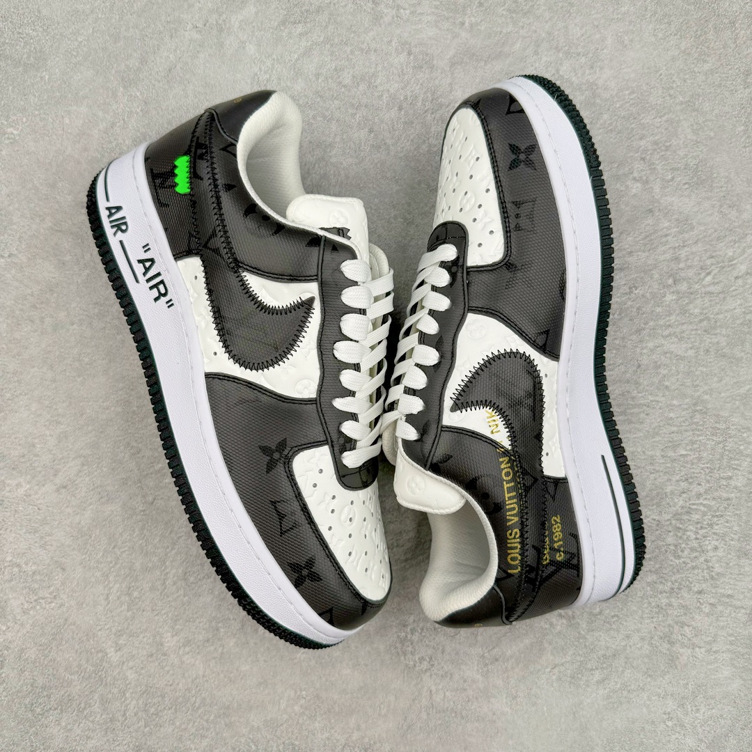 图片[3]-＃东莞纯原 市面独家顶级版本 Louis Vuitton lv x NK Air Force1 Low 空军重磅联名 至今巅峰之作 男款最新升级改良版 25个配色持续更新东莞大厂耗资原鞋开发 当时发售前基本上没货 2级市场买了两双回来开发 一双白蓝女鞋 一双全白男鞋 当时一双价格5w+ 拿到手上有点发抖 全鞋拼接工艺的完美衔接 看不出一点有拼接过的痕迹 最重要的鞋面材料 都需进口订做采用意大利Monogram 纳米牛皮 软度舒适度非常好 报废率也极高 全鞋工艺极其复杂鞋面的印花 压纹都是对于工厂新的摸索和挑战 原版大底私模开发 区别市场低价版本共用老款空军磨具大底 毕竟原版4-5万的鞋 做工材质都是进口最顶级的皮革 质地暗花烫金的拼接凸显高级和质感 鞋身非常轻便大底舒适度非常之高 完全改变了之前Force1 Low 的笨重硬度不舒适的设计 对于品牌和设计师不做多的介绍做好鞋也很想用情怀做铺垫可惜文字格不够 有喜欢关注此款很久的朋友可以考虑下顶级高端fake 一比一的细节 全身心的开发只为还原你购买后称赞还不错的潮鞋 男女鞋尺码 35 36 37 38 39 40 41 42 43 44 45 46-选品中心