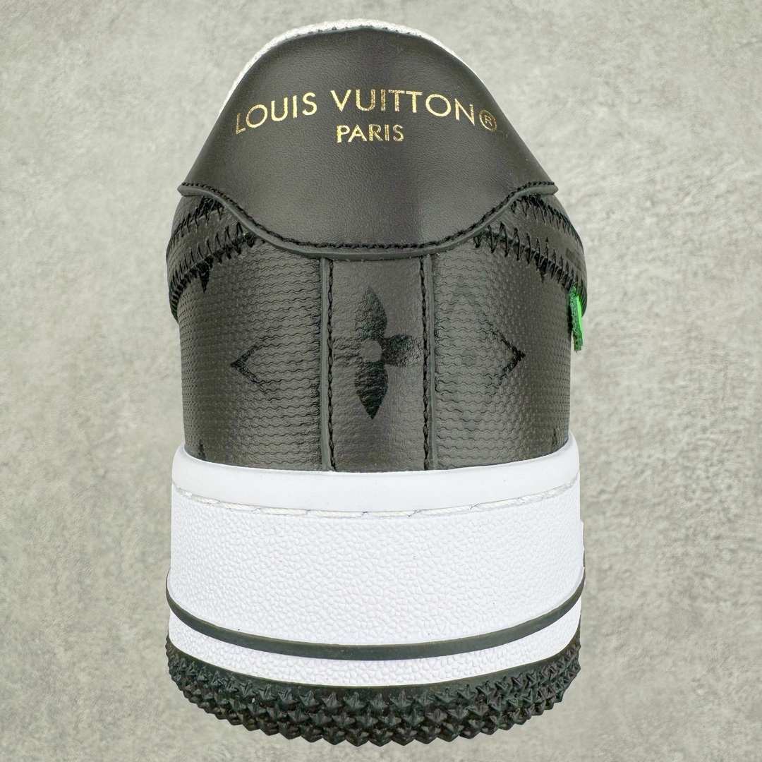 图片[8]-＃东莞纯原 市面独家顶级版本 Louis Vuitton lv x NK Air Force1 Low 空军重磅联名 至今巅峰之作 男款最新升级改良版 25个配色持续更新东莞大厂耗资原鞋开发 当时发售前基本上没货 2级市场买了两双回来开发 一双白蓝女鞋 一双全白男鞋 当时一双价格5w+ 拿到手上有点发抖 全鞋拼接工艺的完美衔接 看不出一点有拼接过的痕迹 最重要的鞋面材料 都需进口订做采用意大利Monogram 纳米牛皮 软度舒适度非常好 报废率也极高 全鞋工艺极其复杂鞋面的印花 压纹都是对于工厂新的摸索和挑战 原版大底私模开发 区别市场低价版本共用老款空军磨具大底 毕竟原版4-5万的鞋 做工材质都是进口最顶级的皮革 质地暗花烫金的拼接凸显高级和质感 鞋身非常轻便大底舒适度非常之高 完全改变了之前Force1 Low 的笨重硬度不舒适的设计 对于品牌和设计师不做多的介绍做好鞋也很想用情怀做铺垫可惜文字格不够 有喜欢关注此款很久的朋友可以考虑下顶级高端fake 一比一的细节 全身心的开发只为还原你购买后称赞还不错的潮鞋 男女鞋尺码 35 36 37 38 39 40 41 42 43 44 45 46-选品中心