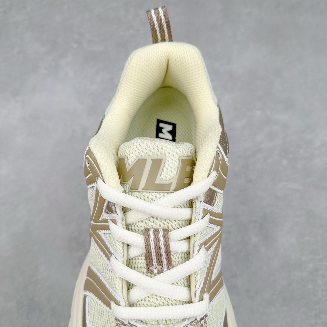 图片[5]-NY美国榄球洋基队New York Yankees x MLB Big Ball Chunky Mask Sandal 系列厚底老爹风魔术贴镂空休闲运动鞋 MLB以150多年传统的美国职业棒球大联盟为创作蓝本，韩流大热CHUCKY鞋款作基调，特意采用6cm加厚鞋底，并注入多个MLB独有的美式棒球文化的细节设计，打造出时尚外观，尽显独特而强烈的时尚格调。 MLB重新演译美国职业棒球大联盟中的术语「BIG BALL」，特意保留MLB标志性的NY Yankee、LA Dodgers、Boston Red Sox等多队知名棒球队Logo，以「Mega Logo」的形式展现在鞋面设计上。MLB老爹鞋具有耐用的柔软鞋面和厚实的弹性鞋垫，提供舒适的抓地力。与传统的老爹鞋不同，它看起来感觉很重，其实很舒适轻巧。采用的6cm高的鞋垫，也具有长腿效果。尺码：35 36 36.5 37.5 38 38.5 39 40 40.5 41 42 42.5 43 44 44.5 45-选品中心