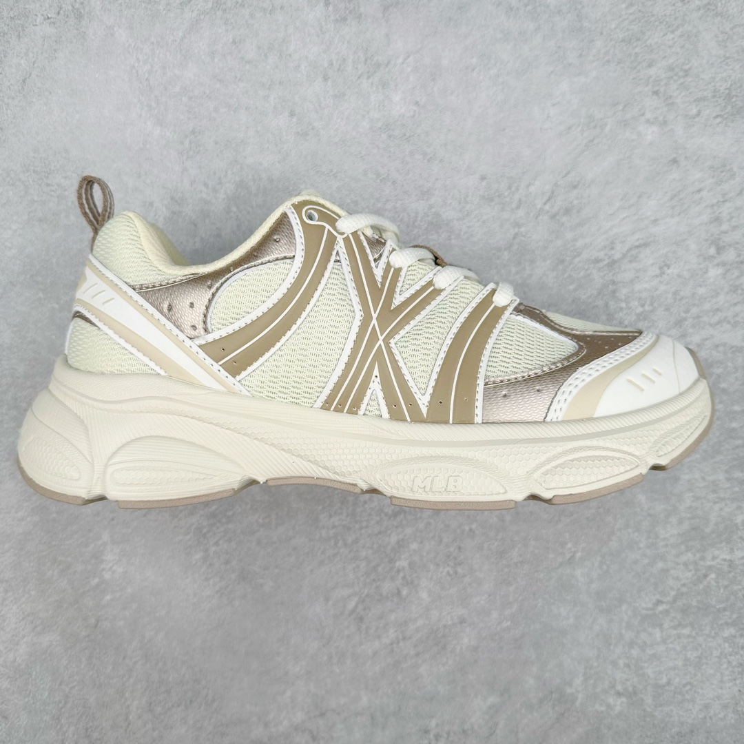 NY美国榄球洋基队New York Yankees x MLB Big Ball Chunky Mask Sandal 系列厚底老爹风魔术贴镂空休闲运动鞋 MLB以150多年传统的美国职业棒球大联盟为创作蓝本，韩流大热CHUCKY鞋款作基调，特意采用6cm加厚鞋底，并注入多个MLB独有的美式棒球文化的细节设计，打造出时尚外观，尽显独特而强烈的时尚格调。 MLB重新演译美国职业棒球大联盟中的术语「BIG BALL」，特意保留MLB标志性的NY Yankee、LA Dodgers、Boston Red Sox等多队知名棒球队Logo，以「Mega Logo」的形式展现在鞋面设计上。MLB老爹鞋具有耐用的柔软鞋面和厚实的弹性鞋垫，提供舒适的抓地力。与传统的老爹鞋不同，它看起来感觉很重，其实很舒适轻巧。采用的6cm高的鞋垫，也具有长腿效果。尺码：35 36 36.5 37.5 38 38.5 39 40 40.5 41 42 42.5 43 44 44.5 45-选品中心