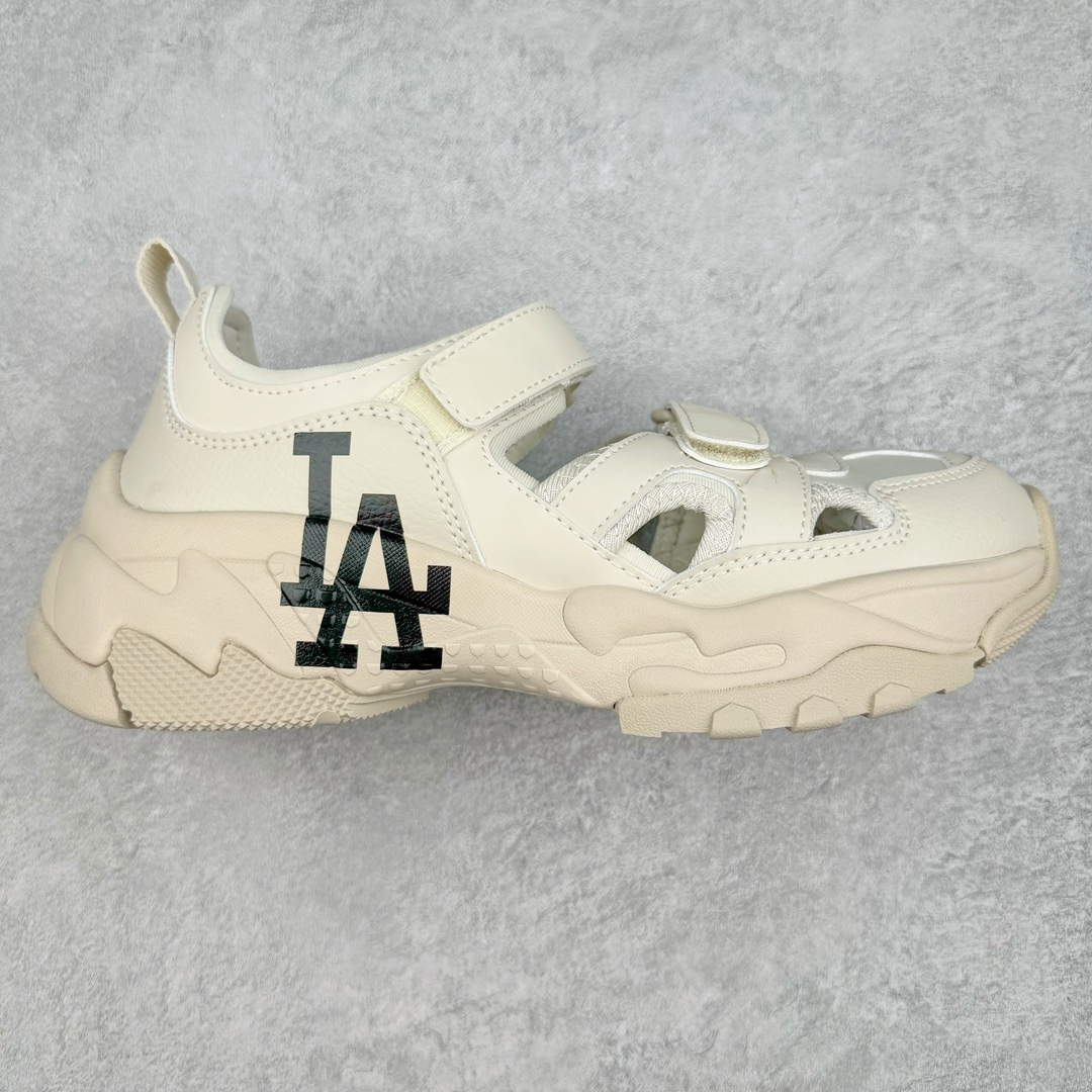 图片[8]-MLB Sandal Chunky Mask 纽约洋基队百搭时尚运动凉鞋 MLB是韩国F&F旗下潮流服装品牌 拥有150年历史的经典传统 是街头文化和国际生活方式的领导者 MLB拥有包括男装、女装、童装、配饰在内的全品类服饰 提供覆盖各性别、各年龄层、From Head to Toe的穿搭装备 其产品结合了韩国的时尚造型与质感 展现了运动服饰也可以兼具时尚潮流的风格 在产品设计上 MLB不仅融合了美国职业棒球大联盟的各当家球队 更结合了棒球运动中的各个元素 复古风范自信控场 复古鞋型率先勾描独特的自我态度 在经典线条与时尚元素的精彩交织下刷新街头复古运动风潮 质感十足兼备卓越的舒适透气性能迎合夏日追求的自在脚感。尺码：36 36.5 37.5 38 38.5 39 40 40.5 41 42 42.5 43 44 45-选品中心
