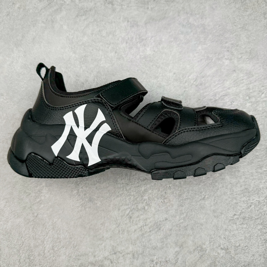 图片[6]-MLB Sandal Chunky Mask 纽约洋基队百搭时尚运动凉鞋 MLB是韩国F&F旗下潮流服装品牌 拥有150年历史的经典传统 是街头文化和国际生活方式的领导者 MLB拥有包括男装、女装、童装、配饰在内的全品类服饰 提供覆盖各性别、各年龄层、From Head to Toe的穿搭装备 其产品结合了韩国的时尚造型与质感 展现了运动服饰也可以兼具时尚潮流的风格 在产品设计上 MLB不仅融合了美国职业棒球大联盟的各当家球队 更结合了棒球运动中的各个元素 复古风范自信控场 复古鞋型率先勾描独特的自我态度 在经典线条与时尚元素的精彩交织下刷新街头复古运动风潮 质感十足兼备卓越的舒适透气性能迎合夏日追求的自在脚感。尺码：36 36.5 37.5 38 38.5 39 40 40.5 41 42 42.5 43 44 45-选品中心