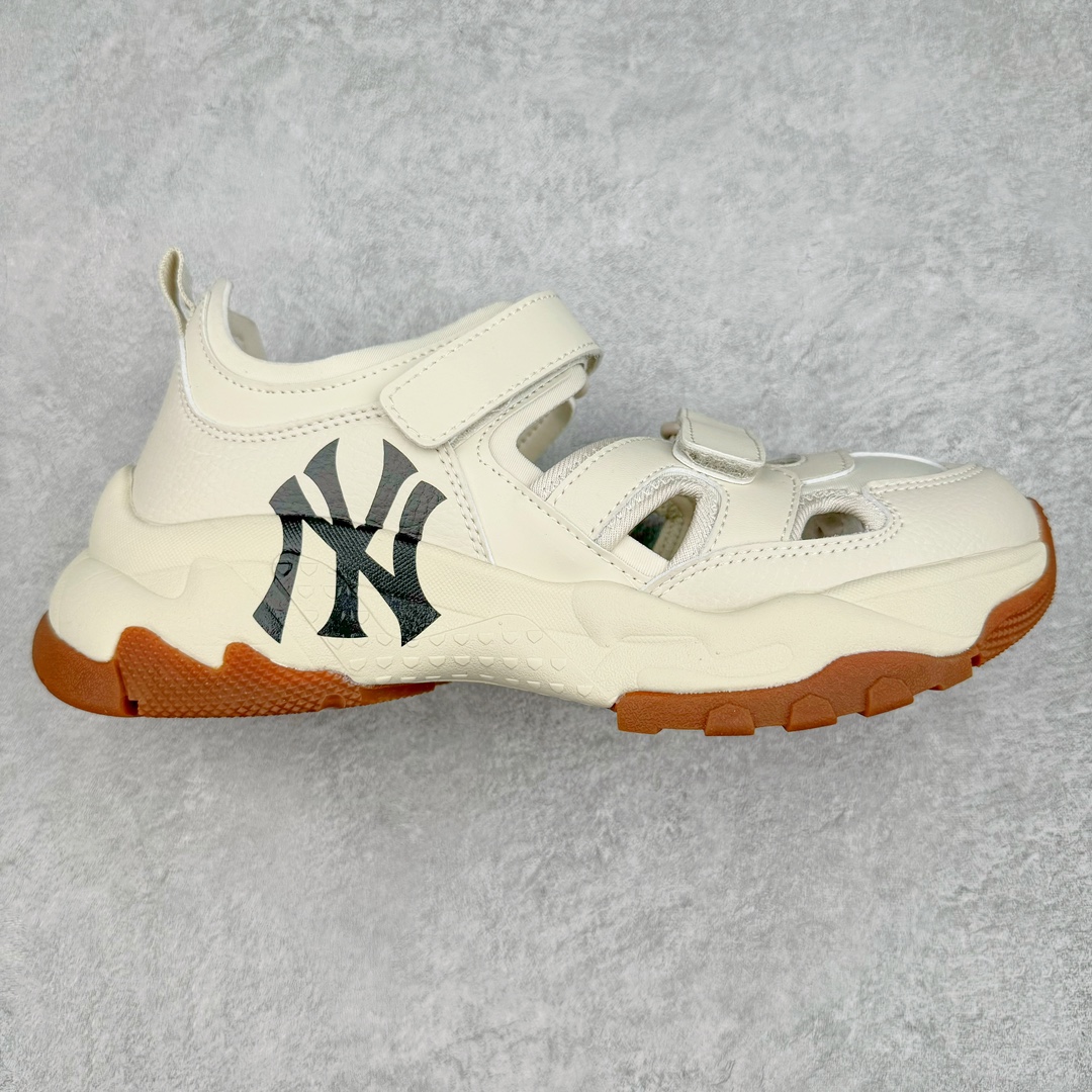 图片[3]-MLB Sandal Chunky Mask 纽约洋基队百搭时尚运动凉鞋 MLB是韩国F&F旗下潮流服装品牌 拥有150年历史的经典传统 是街头文化和国际生活方式的领导者 MLB拥有包括男装、女装、童装、配饰在内的全品类服饰 提供覆盖各性别、各年龄层、From Head to Toe的穿搭装备 其产品结合了韩国的时尚造型与质感 展现了运动服饰也可以兼具时尚潮流的风格 在产品设计上 MLB不仅融合了美国职业棒球大联盟的各当家球队 更结合了棒球运动中的各个元素 复古风范自信控场 复古鞋型率先勾描独特的自我态度 在经典线条与时尚元素的精彩交织下刷新街头复古运动风潮 质感十足兼备卓越的舒适透气性能迎合夏日追求的自在脚感。尺码：36 36.5 37.5 38 38.5 39 40 40.5 41 42 42.5 43 44 45-选品中心