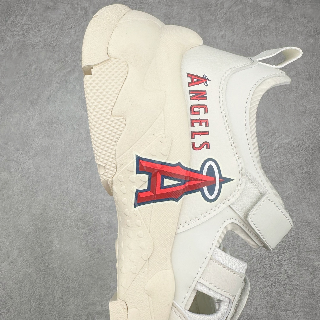 图片[6]-MLB Sandal Chunky Mask 纽约洋基队百搭时尚运动凉鞋 MLB是韩国F&F旗下潮流服装品牌 拥有150年历史的经典传统 是街头文化和国际生活方式的领导者 MLB拥有包括男装、女装、童装、配饰在内的全品类服饰 提供覆盖各性别、各年龄层、From Head to Toe的穿搭装备 其产品结合了韩国的时尚造型与质感 展现了运动服饰也可以兼具时尚潮流的风格 在产品设计上 MLB不仅融合了美国职业棒球大联盟的各当家球队 更结合了棒球运动中的各个元素 复古风范自信控场 复古鞋型率先勾描独特的自我态度 在经典线条与时尚元素的精彩交织下刷新街头复古运动风潮 质感十足兼备卓越的舒适透气性能迎合夏日追求的自在脚感。尺码：36 36.5 37.5 38 38.5 39 40 40.5 41 42 42.5 43 44 45-选品中心