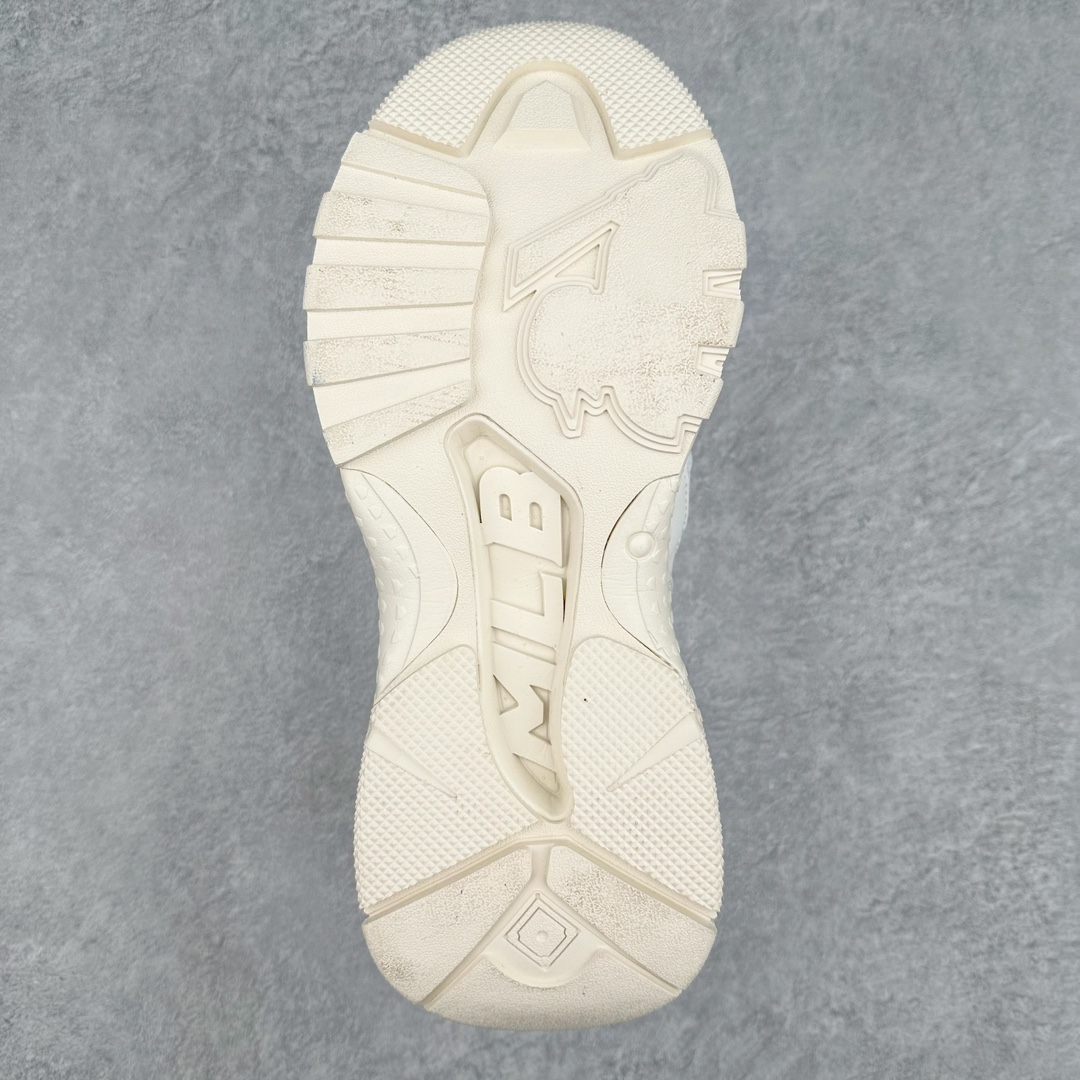 图片[9]-MLB Sandal Chunky Mask 纽约洋基队百搭时尚运动凉鞋 MLB是韩国F&F旗下潮流服装品牌 拥有150年历史的经典传统 是街头文化和国际生活方式的领导者 MLB拥有包括男装、女装、童装、配饰在内的全品类服饰 提供覆盖各性别、各年龄层、From Head to Toe的穿搭装备 其产品结合了韩国的时尚造型与质感 展现了运动服饰也可以兼具时尚潮流的风格 在产品设计上 MLB不仅融合了美国职业棒球大联盟的各当家球队 更结合了棒球运动中的各个元素 复古风范自信控场 复古鞋型率先勾描独特的自我态度 在经典线条与时尚元素的精彩交织下刷新街头复古运动风潮 质感十足兼备卓越的舒适透气性能迎合夏日追求的自在脚感。尺码：36 36.5 37.5 38 38.5 39 40 40.5 41 42 42.5 43 44 45-选品中心