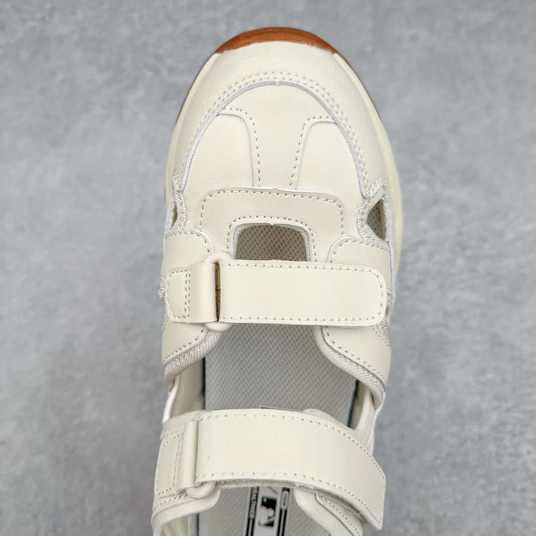 图片[4]-MLB Sandal Chunky Mask 纽约洋基队百搭时尚运动凉鞋 MLB是韩国F&F旗下潮流服装品牌 拥有150年历史的经典传统 是街头文化和国际生活方式的领导者 MLB拥有包括男装、女装、童装、配饰在内的全品类服饰 提供覆盖各性别、各年龄层、From Head to Toe的穿搭装备 其产品结合了韩国的时尚造型与质感 展现了运动服饰也可以兼具时尚潮流的风格 在产品设计上 MLB不仅融合了美国职业棒球大联盟的各当家球队 更结合了棒球运动中的各个元素 复古风范自信控场 复古鞋型率先勾描独特的自我态度 在经典线条与时尚元素的精彩交织下刷新街头复古运动风潮 质感十足兼备卓越的舒适透气性能迎合夏日追求的自在脚感。尺码：36 36.5 37.5 38 38.5 39 40 40.5 41 42 42.5 43 44 45-选品中心