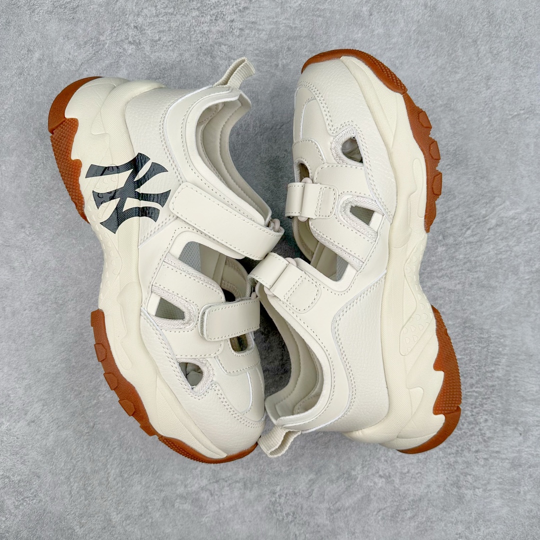 图片[3]-MLB Sandal Chunky Mask 纽约洋基队百搭时尚运动凉鞋 MLB是韩国F&F旗下潮流服装品牌 拥有150年历史的经典传统 是街头文化和国际生活方式的领导者 MLB拥有包括男装、女装、童装、配饰在内的全品类服饰 提供覆盖各性别、各年龄层、From Head to Toe的穿搭装备 其产品结合了韩国的时尚造型与质感 展现了运动服饰也可以兼具时尚潮流的风格 在产品设计上 MLB不仅融合了美国职业棒球大联盟的各当家球队 更结合了棒球运动中的各个元素 复古风范自信控场 复古鞋型率先勾描独特的自我态度 在经典线条与时尚元素的精彩交织下刷新街头复古运动风潮 质感十足兼备卓越的舒适透气性能迎合夏日追求的自在脚感。尺码：36 36.5 37.5 38 38.5 39 40 40.5 41 42 42.5 43 44 45-选品中心