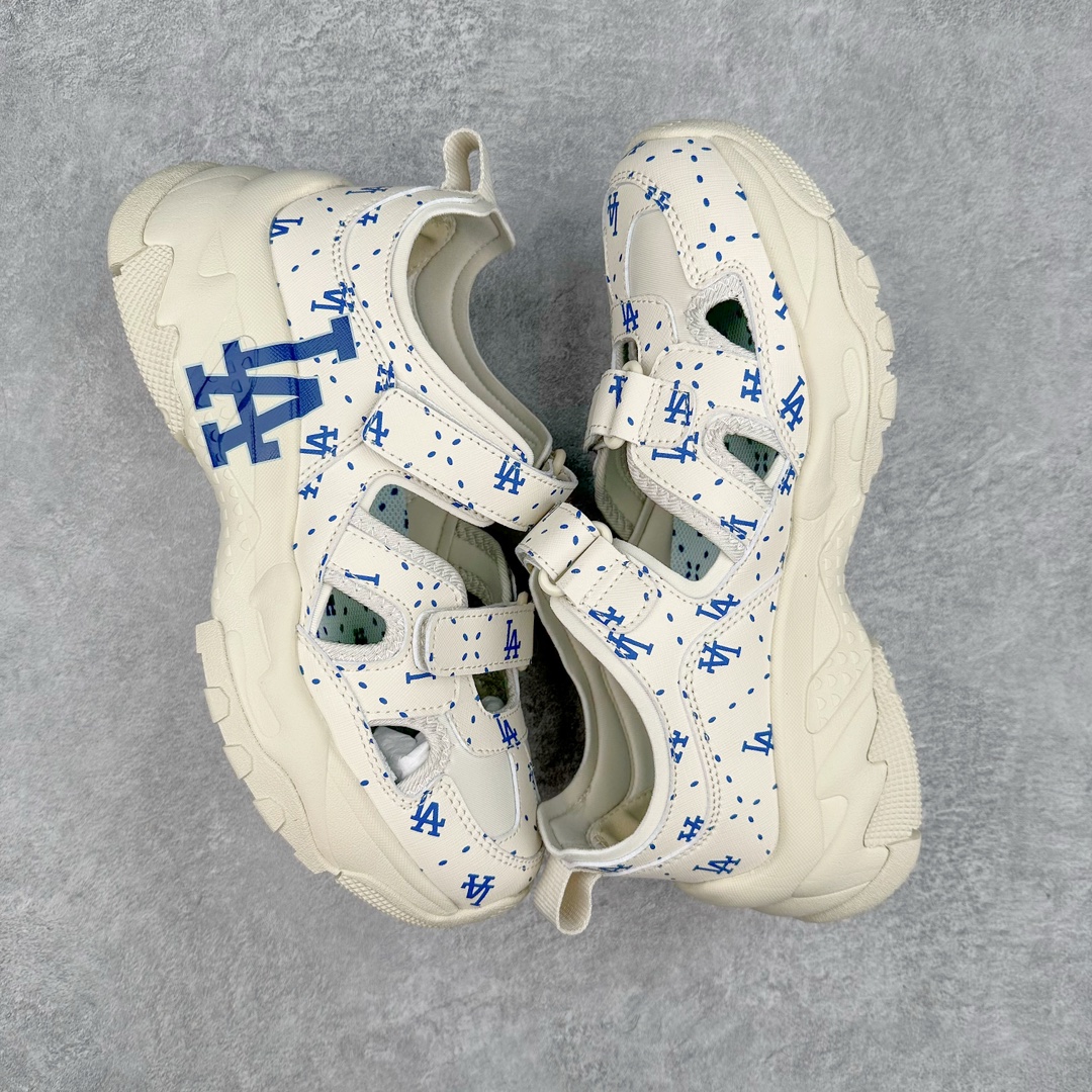 图片[3]-MLB Sandal Chunky Mask 纽约洋基队百搭时尚运动凉鞋 MLB是韩国F&F旗下潮流服装品牌 拥有150年历史的经典传统 是街头文化和国际生活方式的领导者 MLB拥有包括男装、女装、童装、配饰在内的全品类服饰 提供覆盖各性别、各年龄层、From Head to Toe的穿搭装备 其产品结合了韩国的时尚造型与质感 展现了运动服饰也可以兼具时尚潮流的风格 在产品设计上 MLB不仅融合了美国职业棒球大联盟的各当家球队 更结合了棒球运动中的各个元素 复古风范自信控场 复古鞋型率先勾描独特的自我态度 在经典线条与时尚元素的精彩交织下刷新街头复古运动风潮 质感十足兼备卓越的舒适透气性能迎合夏日追求的自在脚感。尺码：36 36.5 37.5 38 38.5 39 40 40.5 41 42 42.5 43 44 45-选品中心
