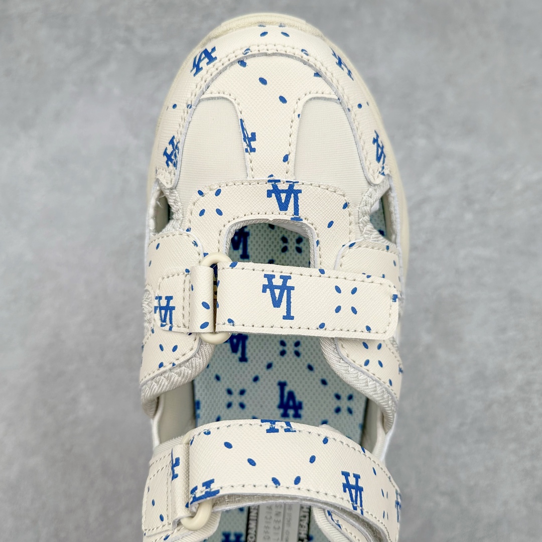 图片[4]-MLB Sandal Chunky Mask 纽约洋基队百搭时尚运动凉鞋 MLB是韩国F&F旗下潮流服装品牌 拥有150年历史的经典传统 是街头文化和国际生活方式的领导者 MLB拥有包括男装、女装、童装、配饰在内的全品类服饰 提供覆盖各性别、各年龄层、From Head to Toe的穿搭装备 其产品结合了韩国的时尚造型与质感 展现了运动服饰也可以兼具时尚潮流的风格 在产品设计上 MLB不仅融合了美国职业棒球大联盟的各当家球队 更结合了棒球运动中的各个元素 复古风范自信控场 复古鞋型率先勾描独特的自我态度 在经典线条与时尚元素的精彩交织下刷新街头复古运动风潮 质感十足兼备卓越的舒适透气性能迎合夏日追求的自在脚感。尺码：36 36.5 37.5 38 38.5 39 40 40.5 41 42 42.5 43 44 45-选品中心
