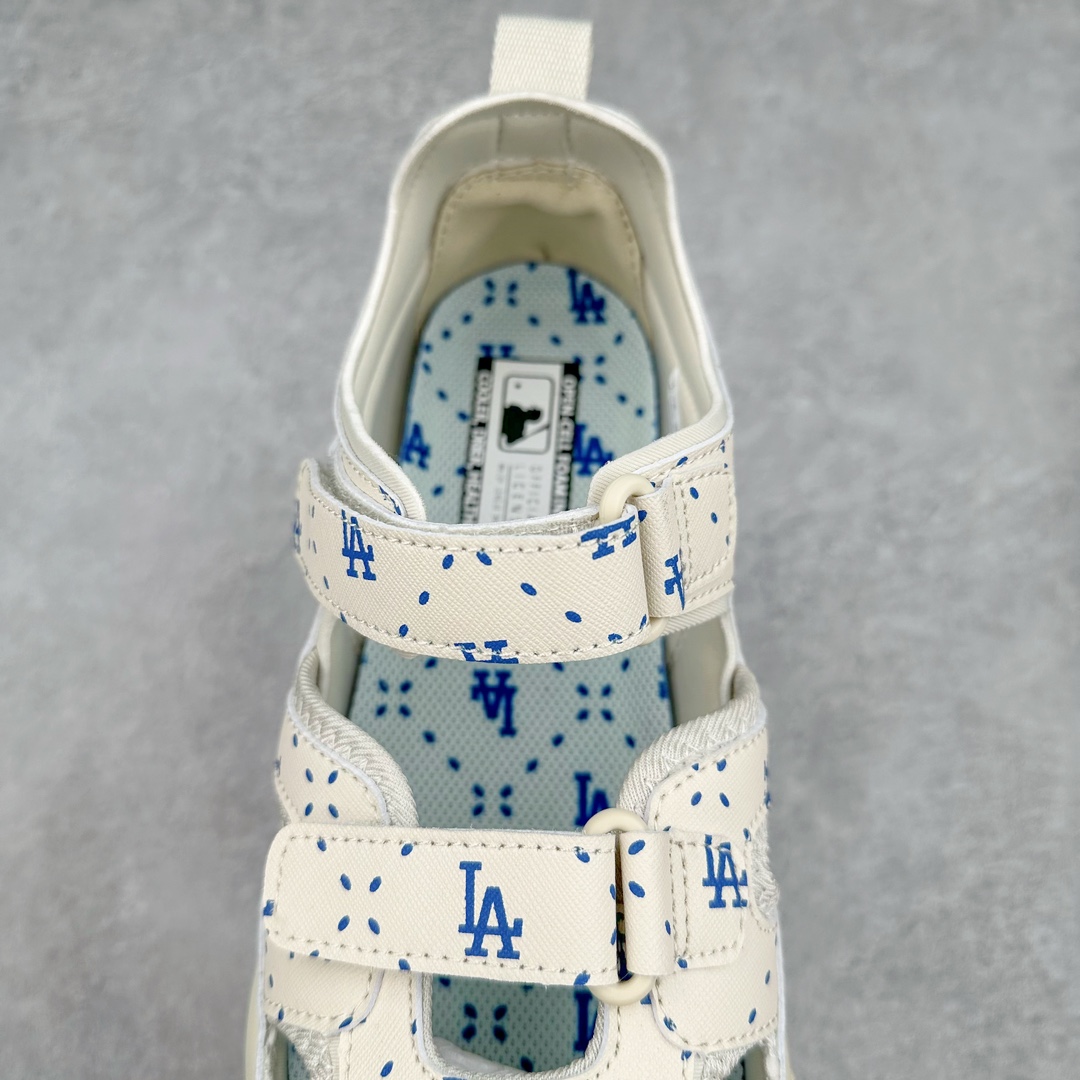 图片[5]-MLB Sandal Chunky Mask 纽约洋基队百搭时尚运动凉鞋 MLB是韩国F&F旗下潮流服装品牌 拥有150年历史的经典传统 是街头文化和国际生活方式的领导者 MLB拥有包括男装、女装、童装、配饰在内的全品类服饰 提供覆盖各性别、各年龄层、From Head to Toe的穿搭装备 其产品结合了韩国的时尚造型与质感 展现了运动服饰也可以兼具时尚潮流的风格 在产品设计上 MLB不仅融合了美国职业棒球大联盟的各当家球队 更结合了棒球运动中的各个元素 复古风范自信控场 复古鞋型率先勾描独特的自我态度 在经典线条与时尚元素的精彩交织下刷新街头复古运动风潮 质感十足兼备卓越的舒适透气性能迎合夏日追求的自在脚感。尺码：36 36.5 37.5 38 38.5 39 40 40.5 41 42 42.5 43 44 45-选品中心