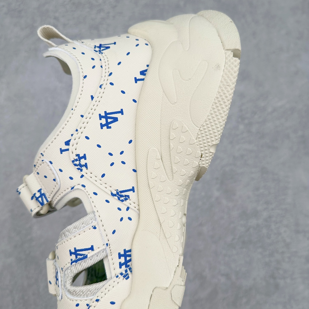 图片[7]-MLB Sandal Chunky Mask 纽约洋基队百搭时尚运动凉鞋 MLB是韩国F&F旗下潮流服装品牌 拥有150年历史的经典传统 是街头文化和国际生活方式的领导者 MLB拥有包括男装、女装、童装、配饰在内的全品类服饰 提供覆盖各性别、各年龄层、From Head to Toe的穿搭装备 其产品结合了韩国的时尚造型与质感 展现了运动服饰也可以兼具时尚潮流的风格 在产品设计上 MLB不仅融合了美国职业棒球大联盟的各当家球队 更结合了棒球运动中的各个元素 复古风范自信控场 复古鞋型率先勾描独特的自我态度 在经典线条与时尚元素的精彩交织下刷新街头复古运动风潮 质感十足兼备卓越的舒适透气性能迎合夏日追求的自在脚感。尺码：36 36.5 37.5 38 38.5 39 40 40.5 41 42 42.5 43 44 45-选品中心