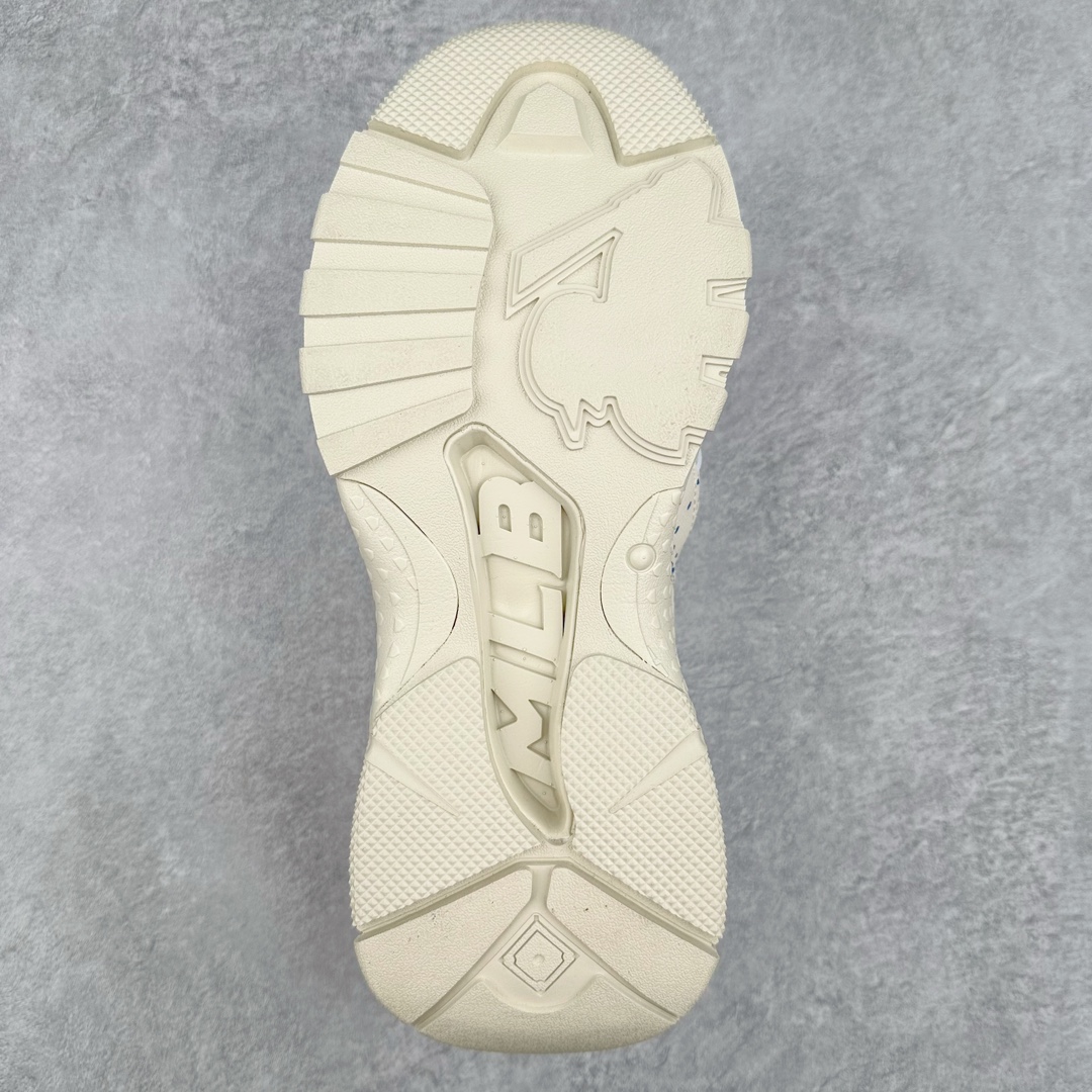 图片[9]-MLB Sandal Chunky Mask 纽约洋基队百搭时尚运动凉鞋 MLB是韩国F&F旗下潮流服装品牌 拥有150年历史的经典传统 是街头文化和国际生活方式的领导者 MLB拥有包括男装、女装、童装、配饰在内的全品类服饰 提供覆盖各性别、各年龄层、From Head to Toe的穿搭装备 其产品结合了韩国的时尚造型与质感 展现了运动服饰也可以兼具时尚潮流的风格 在产品设计上 MLB不仅融合了美国职业棒球大联盟的各当家球队 更结合了棒球运动中的各个元素 复古风范自信控场 复古鞋型率先勾描独特的自我态度 在经典线条与时尚元素的精彩交织下刷新街头复古运动风潮 质感十足兼备卓越的舒适透气性能迎合夏日追求的自在脚感。尺码：36 36.5 37.5 38 38.5 39 40 40.5 41 42 42.5 43 44 45-选品中心