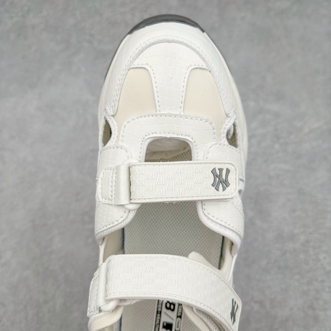 图片[4]-MLB Sandal Chunky Mask 纽约洋基队百搭时尚运动凉鞋 MLB是韩国F&F旗下潮流服装品牌 拥有150年历史的经典传统 是街头文化和国际生活方式的领导者 MLB拥有包括男装、女装、童装、配饰在内的全品类服饰 提供覆盖各性别、各年龄层、From Head to Toe的穿搭装备 其产品结合了韩国的时尚造型与质感 展现了运动服饰也可以兼具时尚潮流的风格 在产品设计上 MLB不仅融合了美国职业棒球大联盟的各当家球队 更结合了棒球运动中的各个元素 复古风范自信控场 复古鞋型率先勾描独特的自我态度 在经典线条与时尚元素的精彩交织下刷新街头复古运动风潮 质感十足兼备卓越的舒适透气性能迎合夏日追求的自在脚感。尺码：36 36.5 37.5 38 38.5 39 40 40.5 41 42 42.5 43 44 45-选品中心