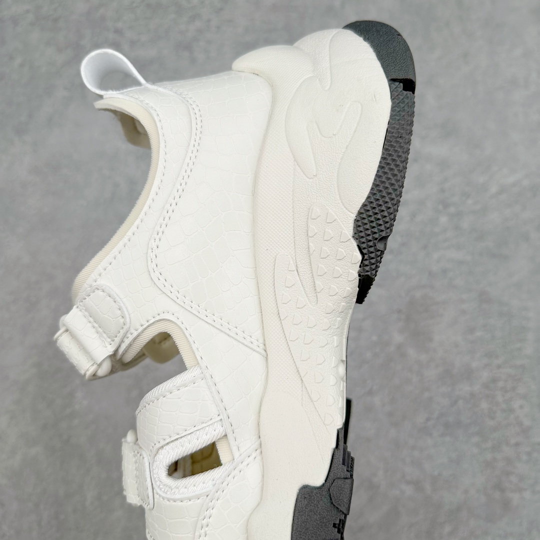 图片[7]-MLB Sandal Chunky Mask 纽约洋基队百搭时尚运动凉鞋 MLB是韩国F&F旗下潮流服装品牌 拥有150年历史的经典传统 是街头文化和国际生活方式的领导者 MLB拥有包括男装、女装、童装、配饰在内的全品类服饰 提供覆盖各性别、各年龄层、From Head to Toe的穿搭装备 其产品结合了韩国的时尚造型与质感 展现了运动服饰也可以兼具时尚潮流的风格 在产品设计上 MLB不仅融合了美国职业棒球大联盟的各当家球队 更结合了棒球运动中的各个元素 复古风范自信控场 复古鞋型率先勾描独特的自我态度 在经典线条与时尚元素的精彩交织下刷新街头复古运动风潮 质感十足兼备卓越的舒适透气性能迎合夏日追求的自在脚感。尺码：36 36.5 37.5 38 38.5 39 40 40.5 41 42 42.5 43 44 45-选品中心