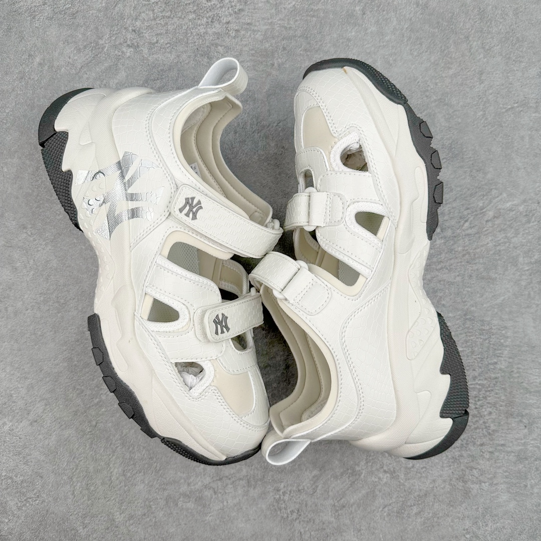 图片[3]-MLB Sandal Chunky Mask 纽约洋基队百搭时尚运动凉鞋 MLB是韩国F&F旗下潮流服装品牌 拥有150年历史的经典传统 是街头文化和国际生活方式的领导者 MLB拥有包括男装、女装、童装、配饰在内的全品类服饰 提供覆盖各性别、各年龄层、From Head to Toe的穿搭装备 其产品结合了韩国的时尚造型与质感 展现了运动服饰也可以兼具时尚潮流的风格 在产品设计上 MLB不仅融合了美国职业棒球大联盟的各当家球队 更结合了棒球运动中的各个元素 复古风范自信控场 复古鞋型率先勾描独特的自我态度 在经典线条与时尚元素的精彩交织下刷新街头复古运动风潮 质感十足兼备卓越的舒适透气性能迎合夏日追求的自在脚感。尺码：36 36.5 37.5 38 38.5 39 40 40.5 41 42 42.5 43 44 45-选品中心
