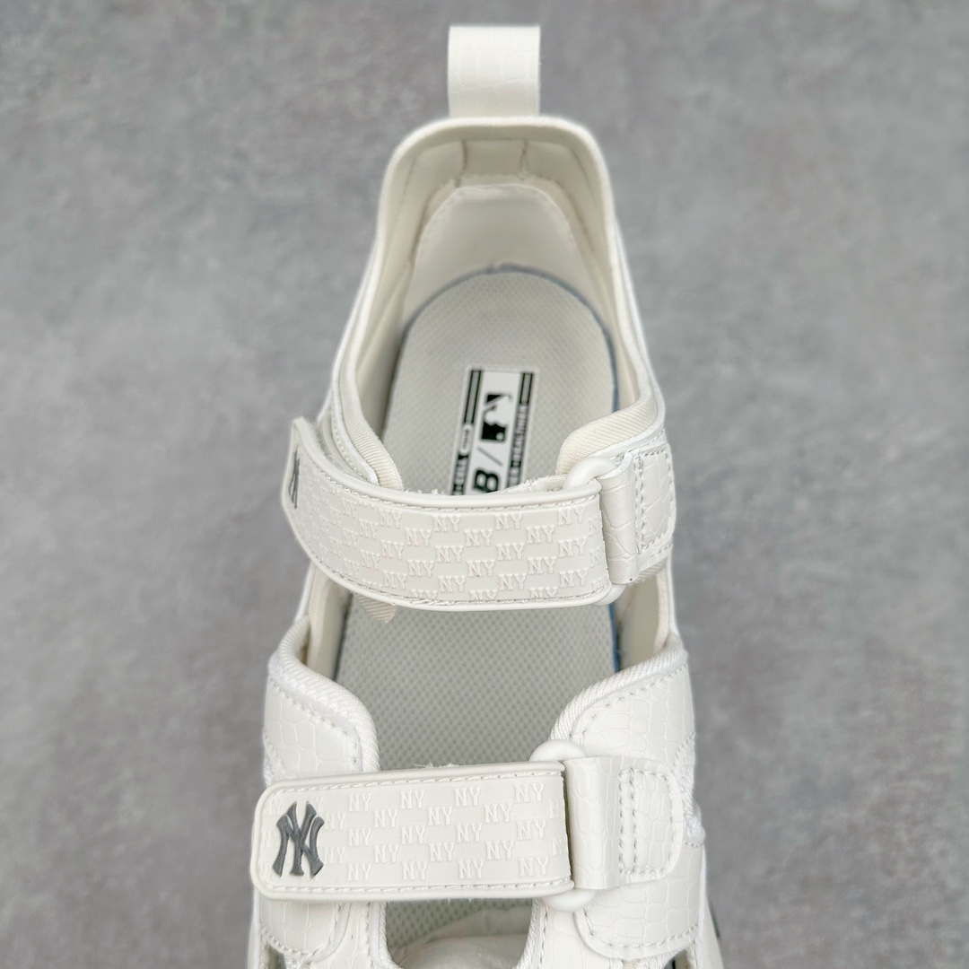 图片[5]-MLB Sandal Chunky Mask 纽约洋基队百搭时尚运动凉鞋 MLB是韩国F&F旗下潮流服装品牌 拥有150年历史的经典传统 是街头文化和国际生活方式的领导者 MLB拥有包括男装、女装、童装、配饰在内的全品类服饰 提供覆盖各性别、各年龄层、From Head to Toe的穿搭装备 其产品结合了韩国的时尚造型与质感 展现了运动服饰也可以兼具时尚潮流的风格 在产品设计上 MLB不仅融合了美国职业棒球大联盟的各当家球队 更结合了棒球运动中的各个元素 复古风范自信控场 复古鞋型率先勾描独特的自我态度 在经典线条与时尚元素的精彩交织下刷新街头复古运动风潮 质感十足兼备卓越的舒适透气性能迎合夏日追求的自在脚感。尺码：36 36.5 37.5 38 38.5 39 40 40.5 41 42 42.5 43 44 45-选品中心